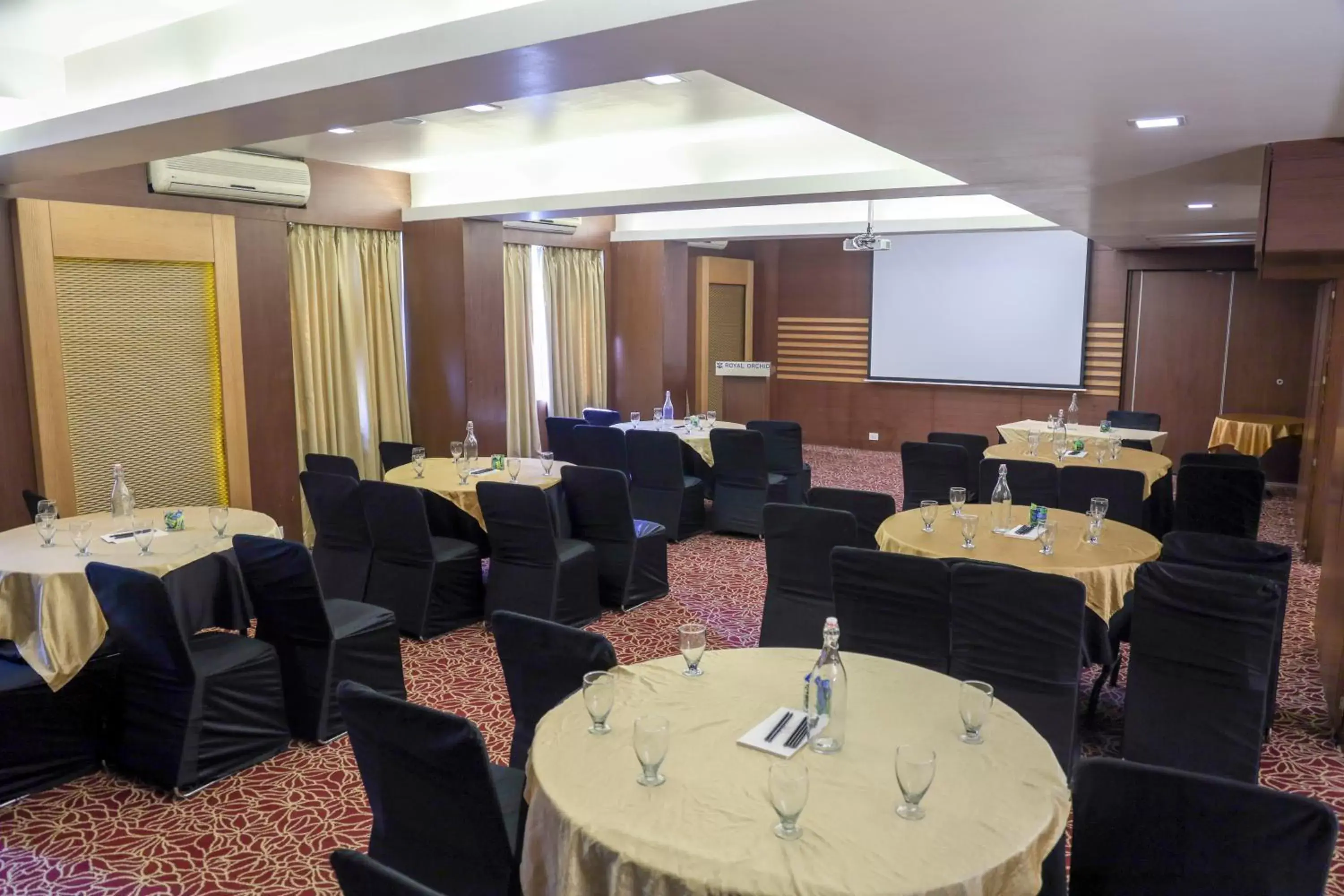 Banquet/Function facilities, Banquet Facilities in Royal Orchid Golden Suites Pune