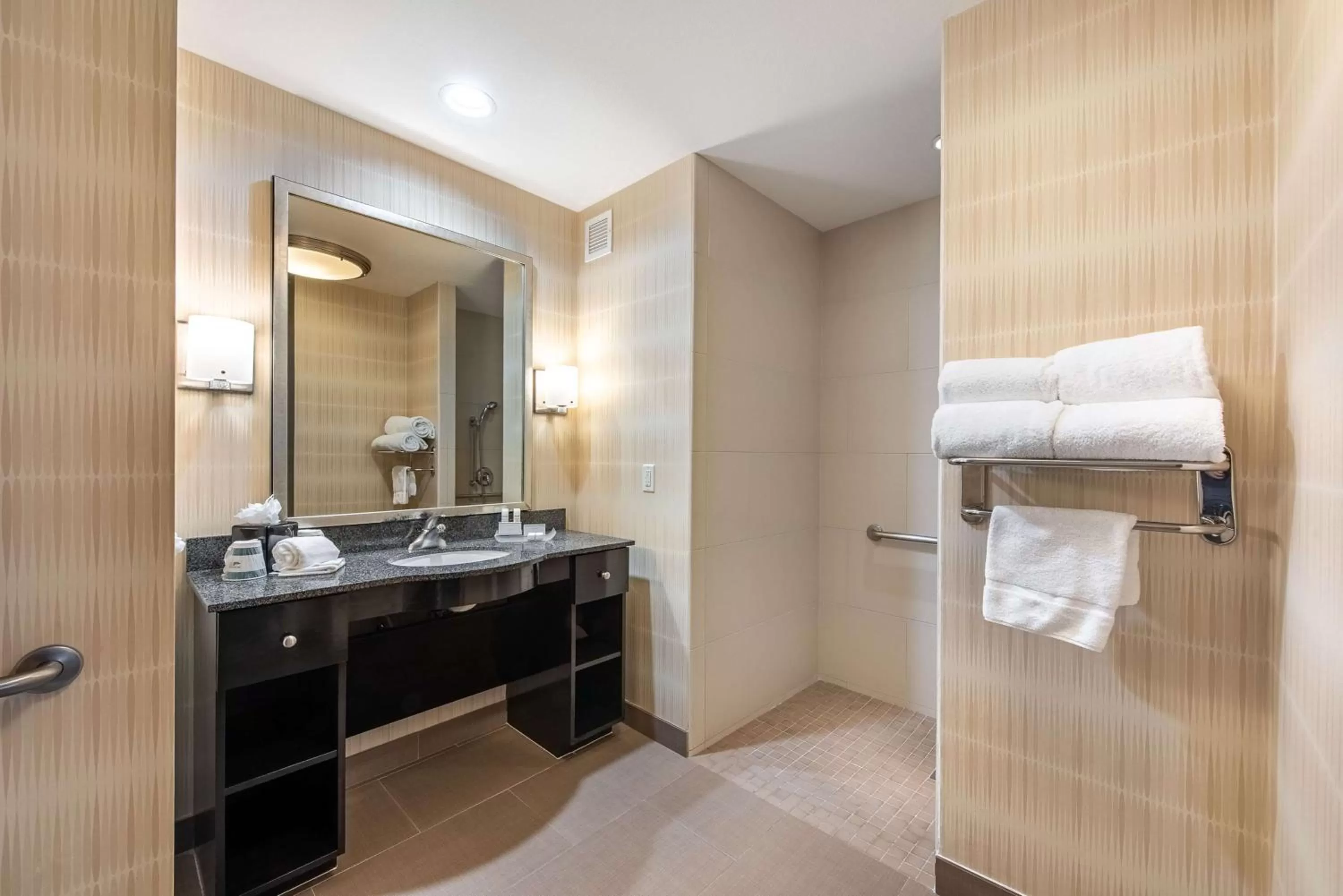 Bathroom, Bed in Homewood Suites by Hilton Oxnard/Camarillo