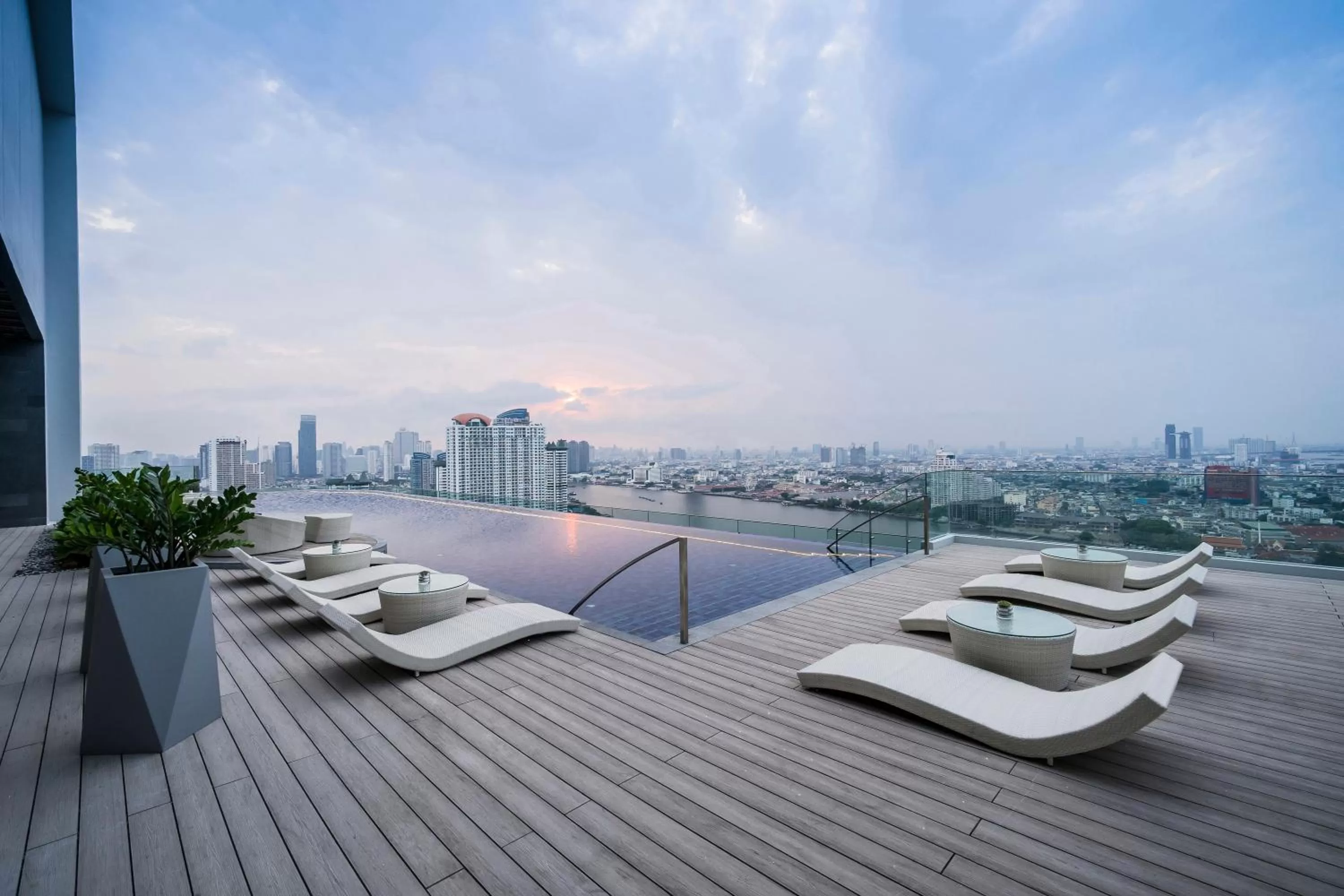 Swimming pool in Avani Plus Riverside Bangkok Hotel