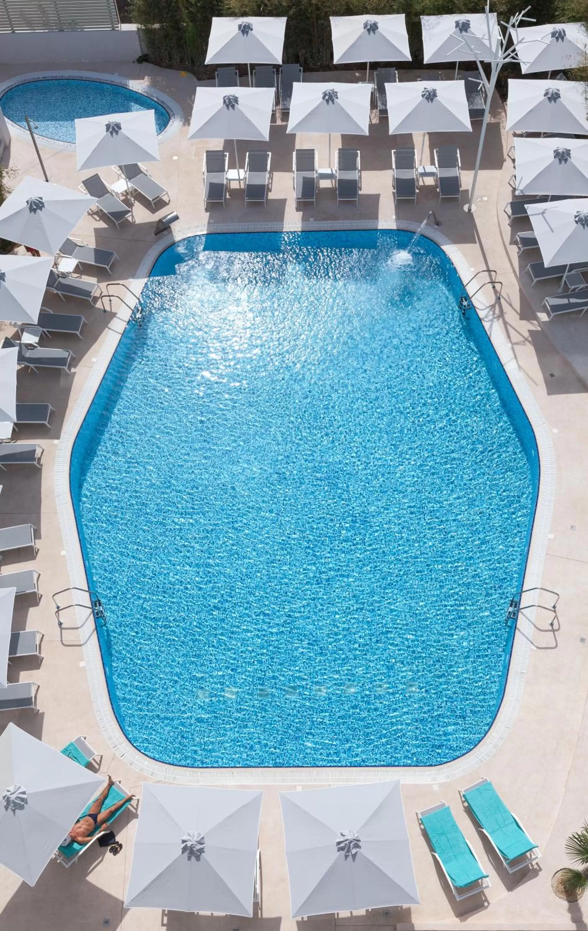 Swimming pool in Blue Lagoon City Hotel