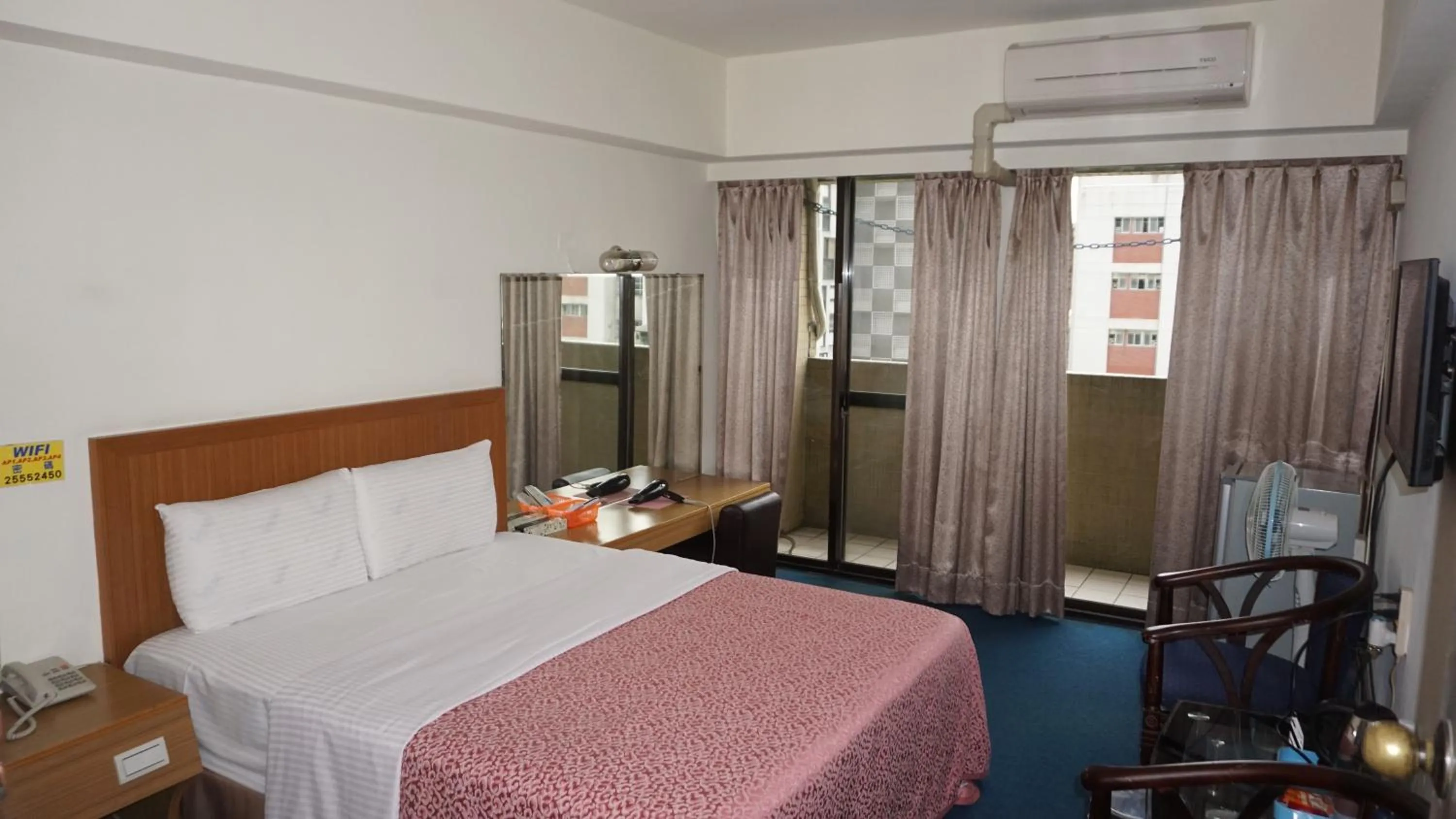 Bed in Chian Huei Business Hotel