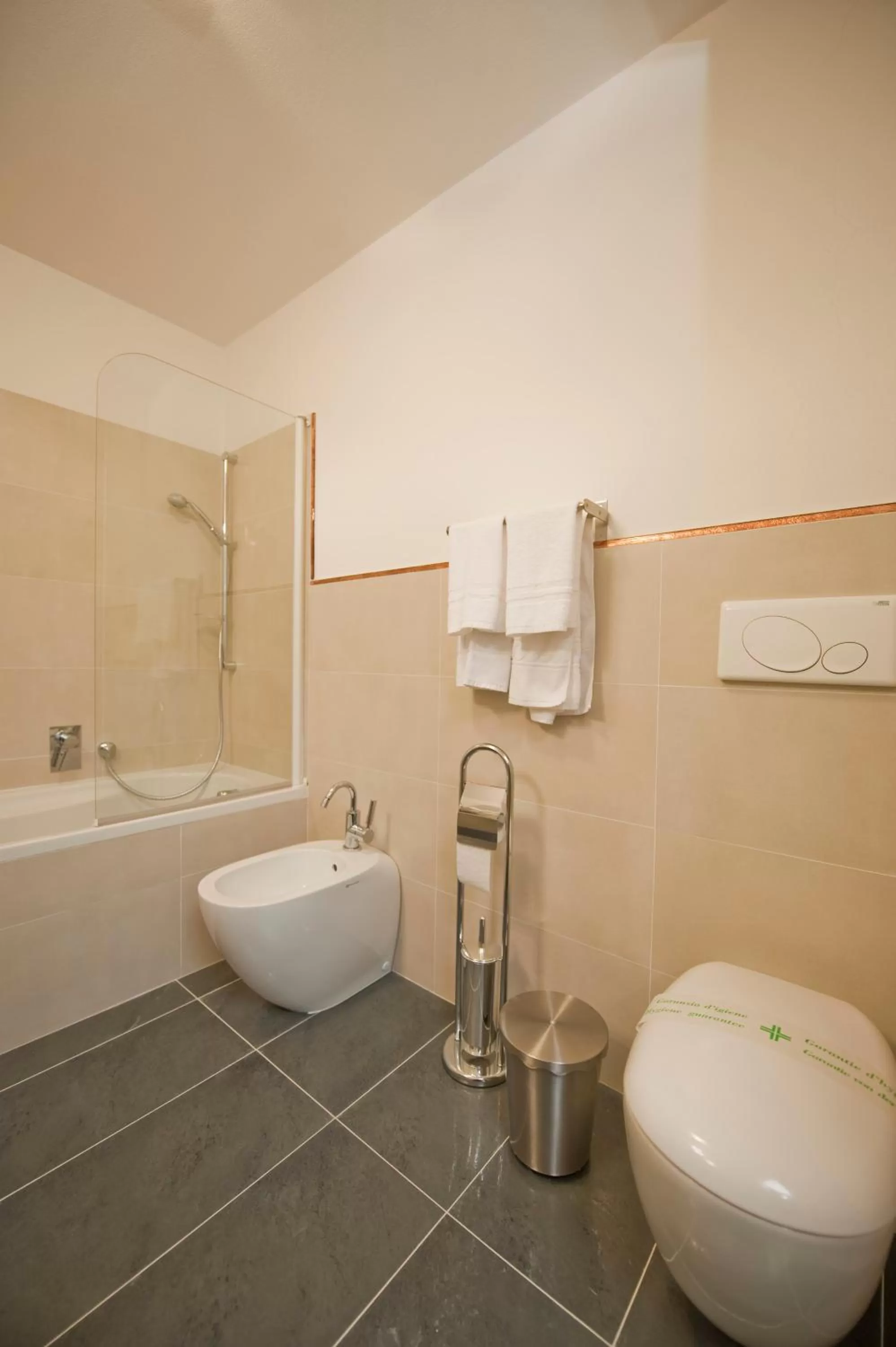 Toilet in Palazzo Lombardo