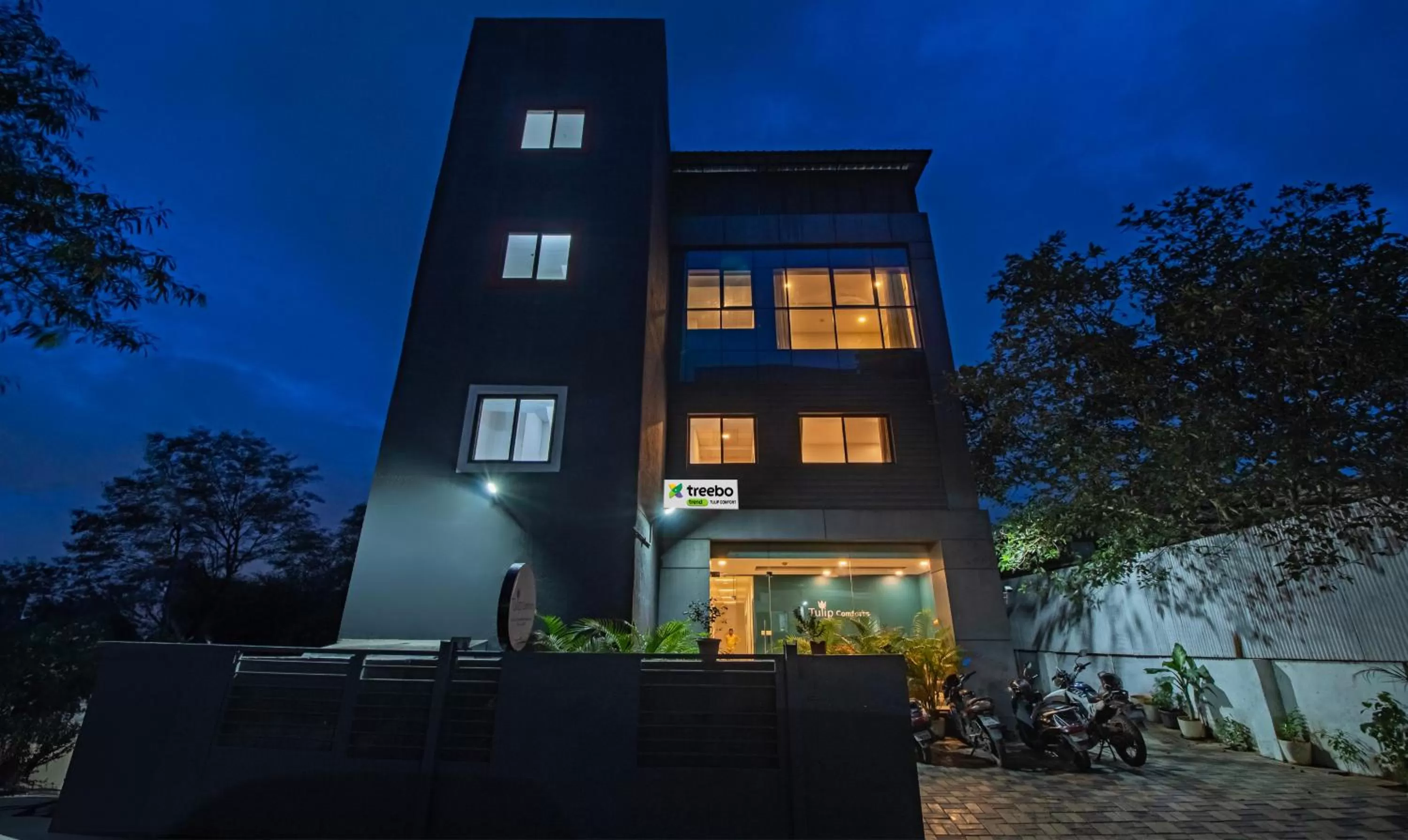 Facade/entrance in Treebo Tulip Comfort