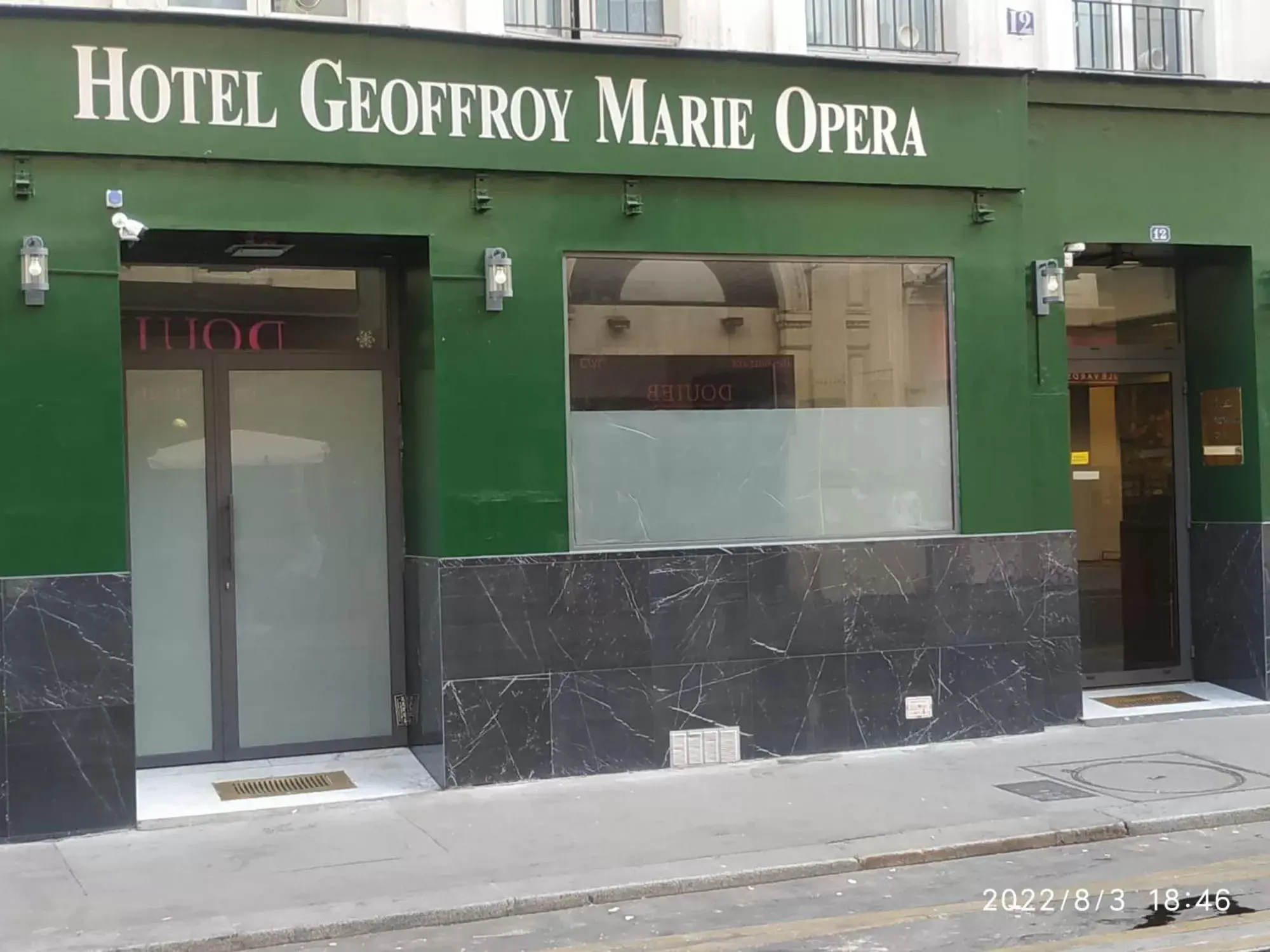 Facade/entrance in Hotel Geoffroy Marie Opéra
