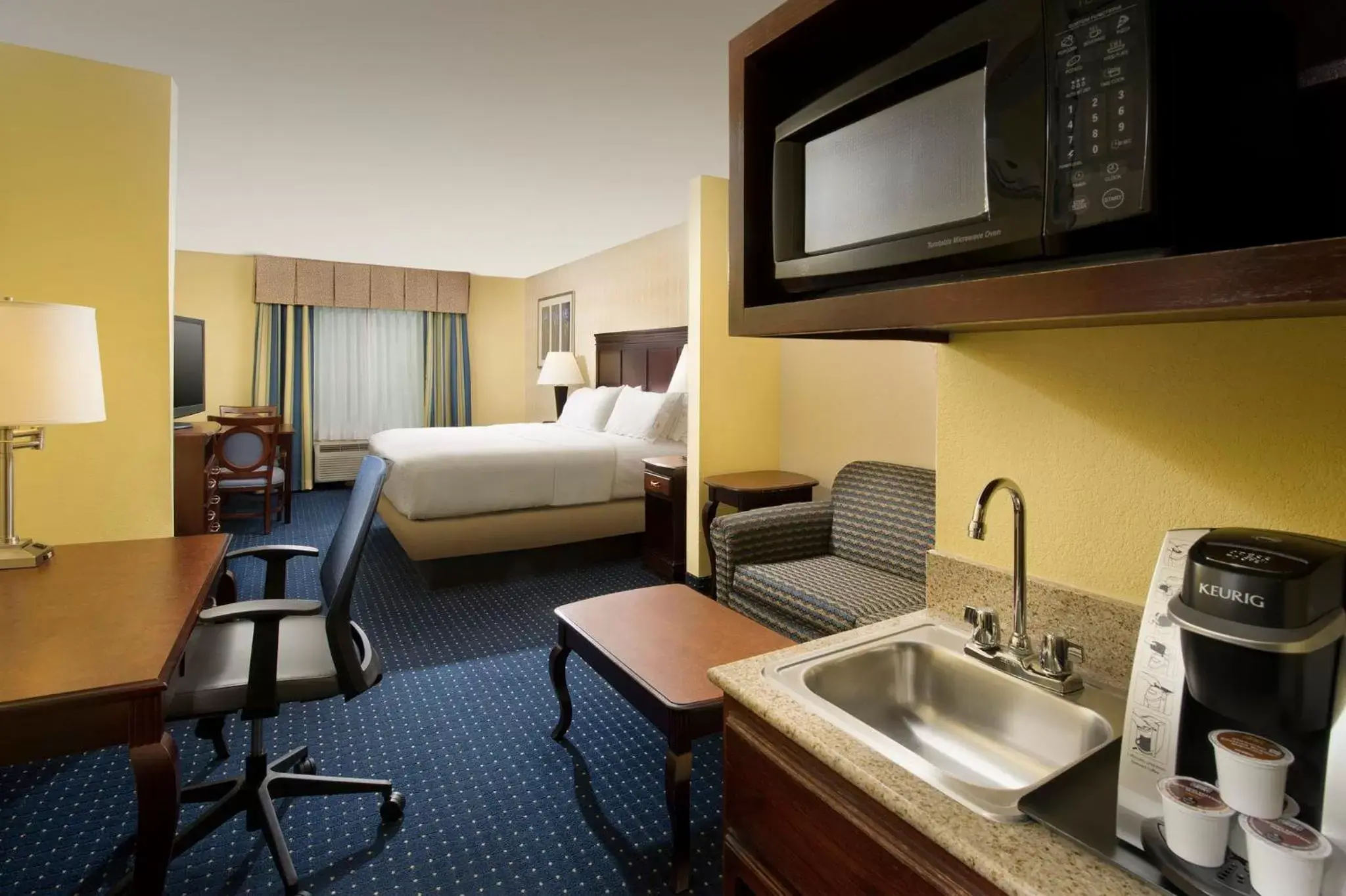 Photo of the whole room, Kitchen/Kitchenette in Holiday Inn Express & Suites San Antonio West Sea World Area, an IHG Hotel