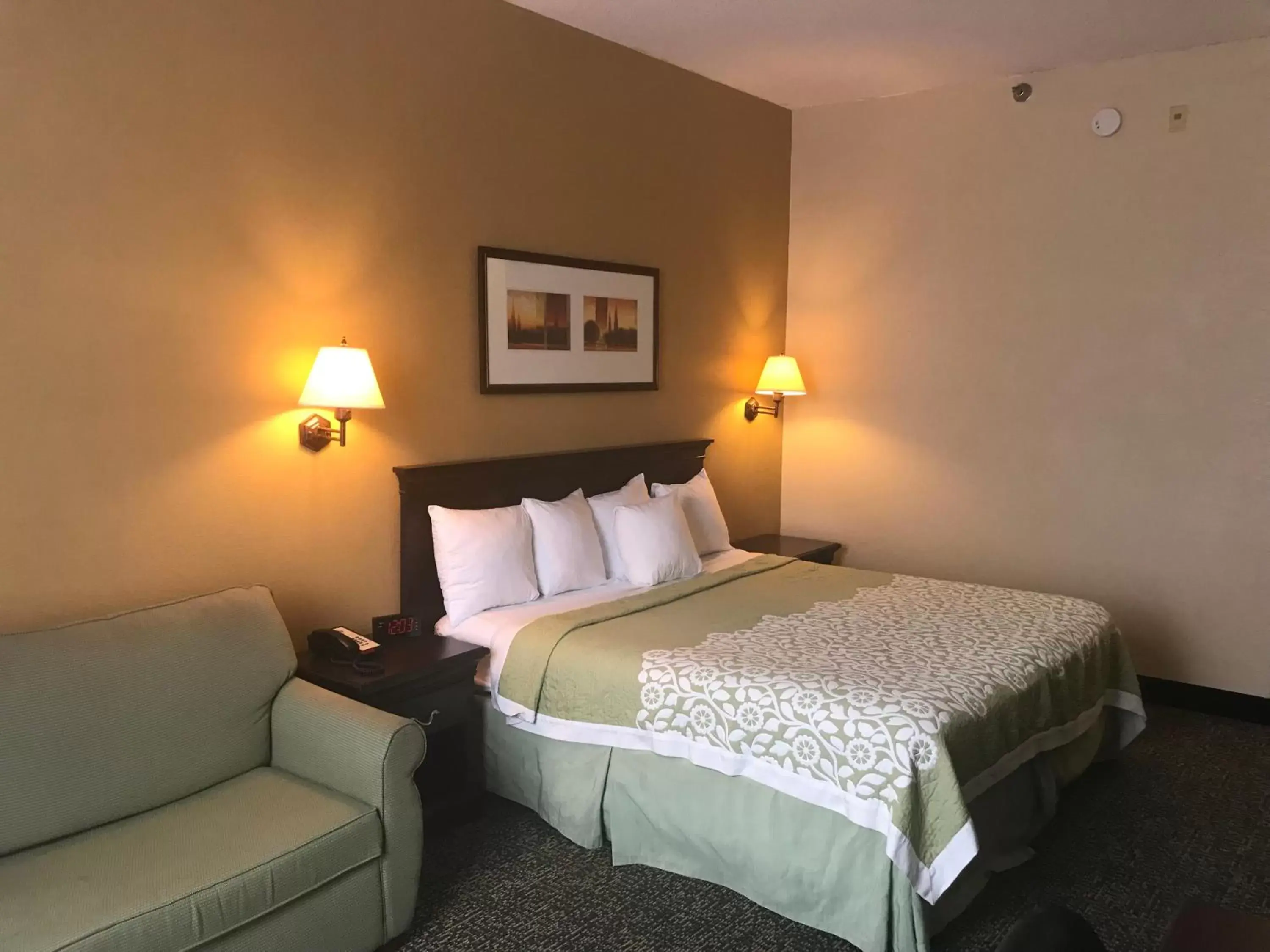 Photo of the whole room, Bed in Days Inn & Suites by Wyndham Tucker/Northlake