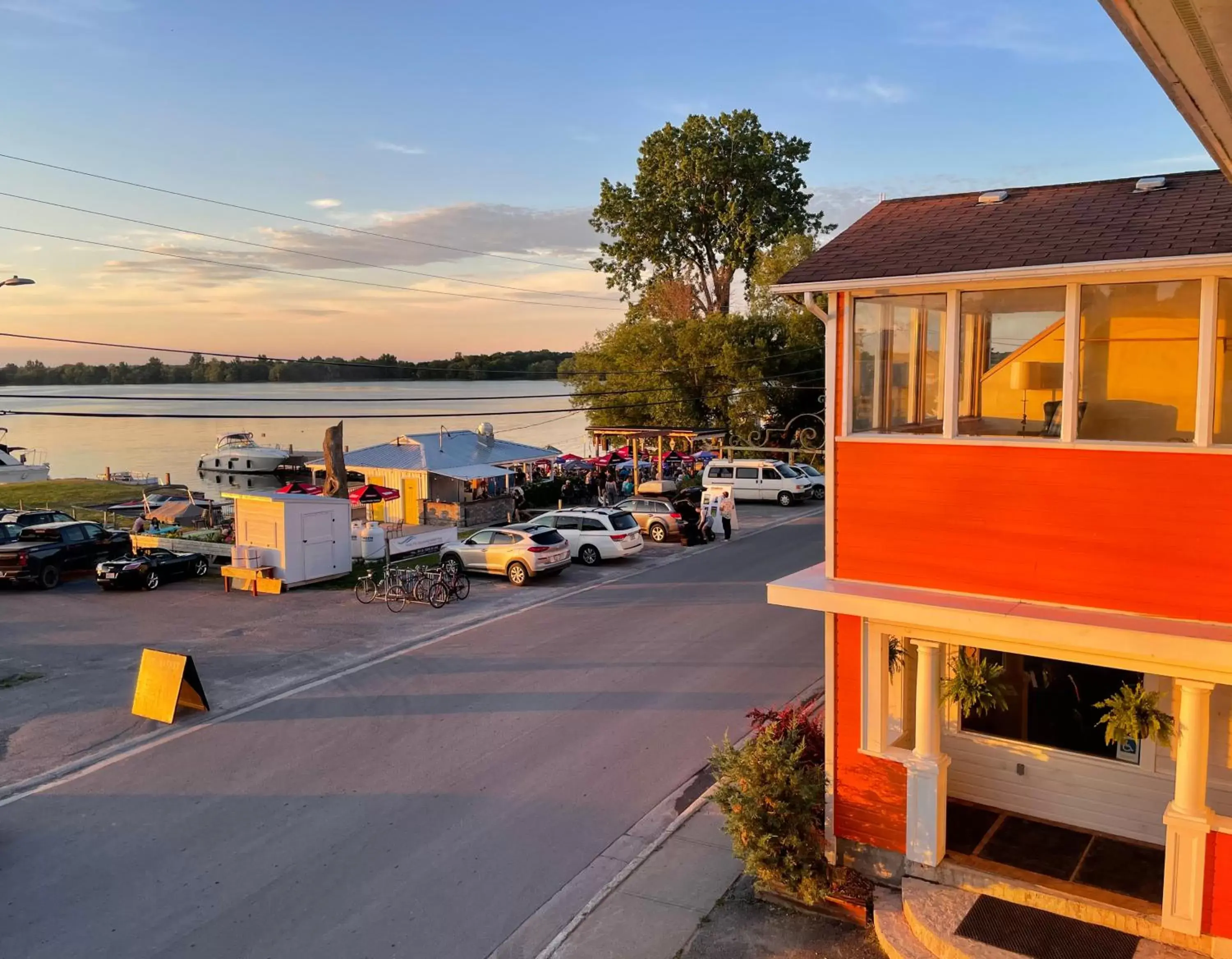 Patio in Hotel Wolfe Island