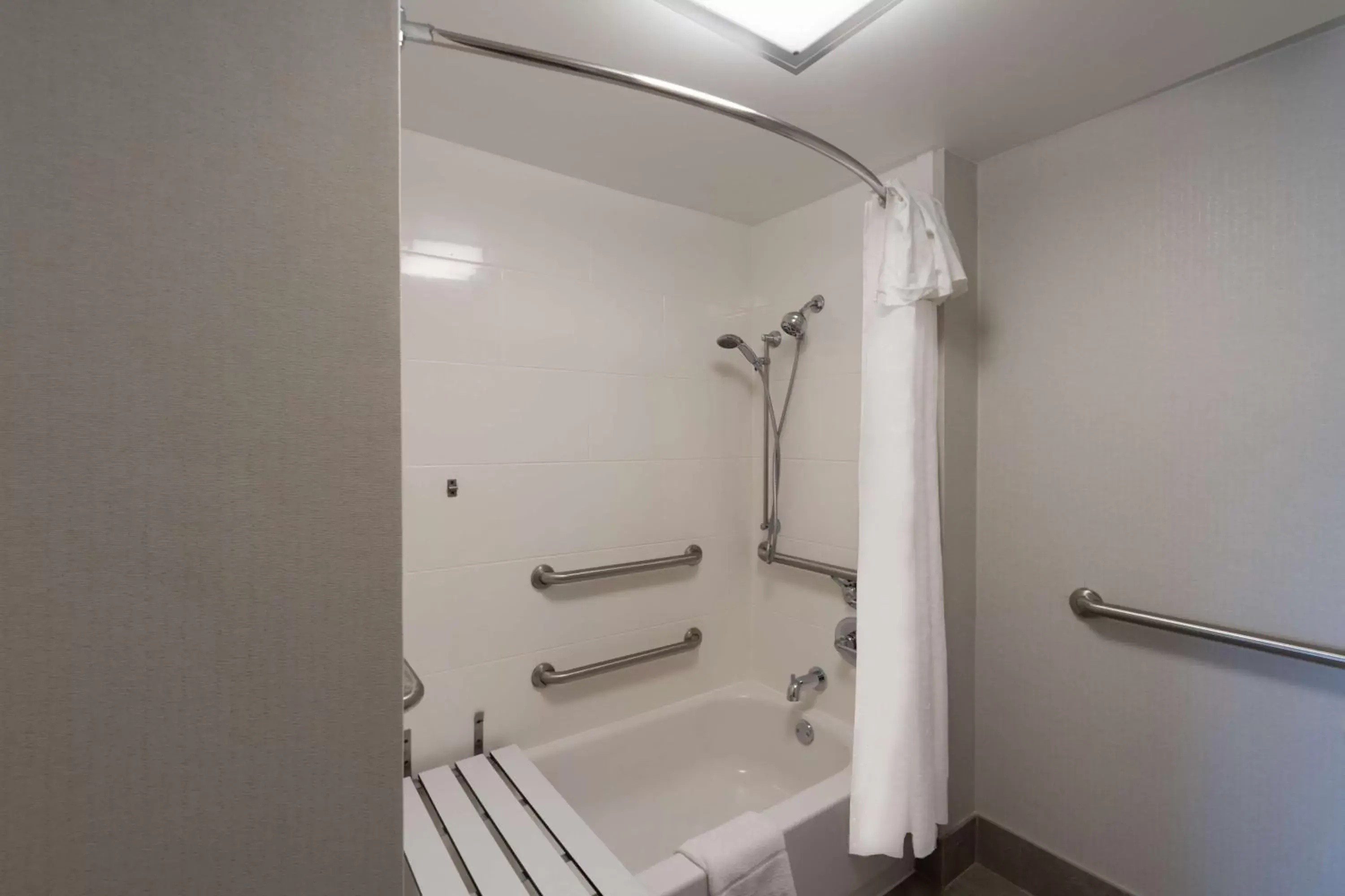 Bathroom in Homewood Suites Memphis Germantown