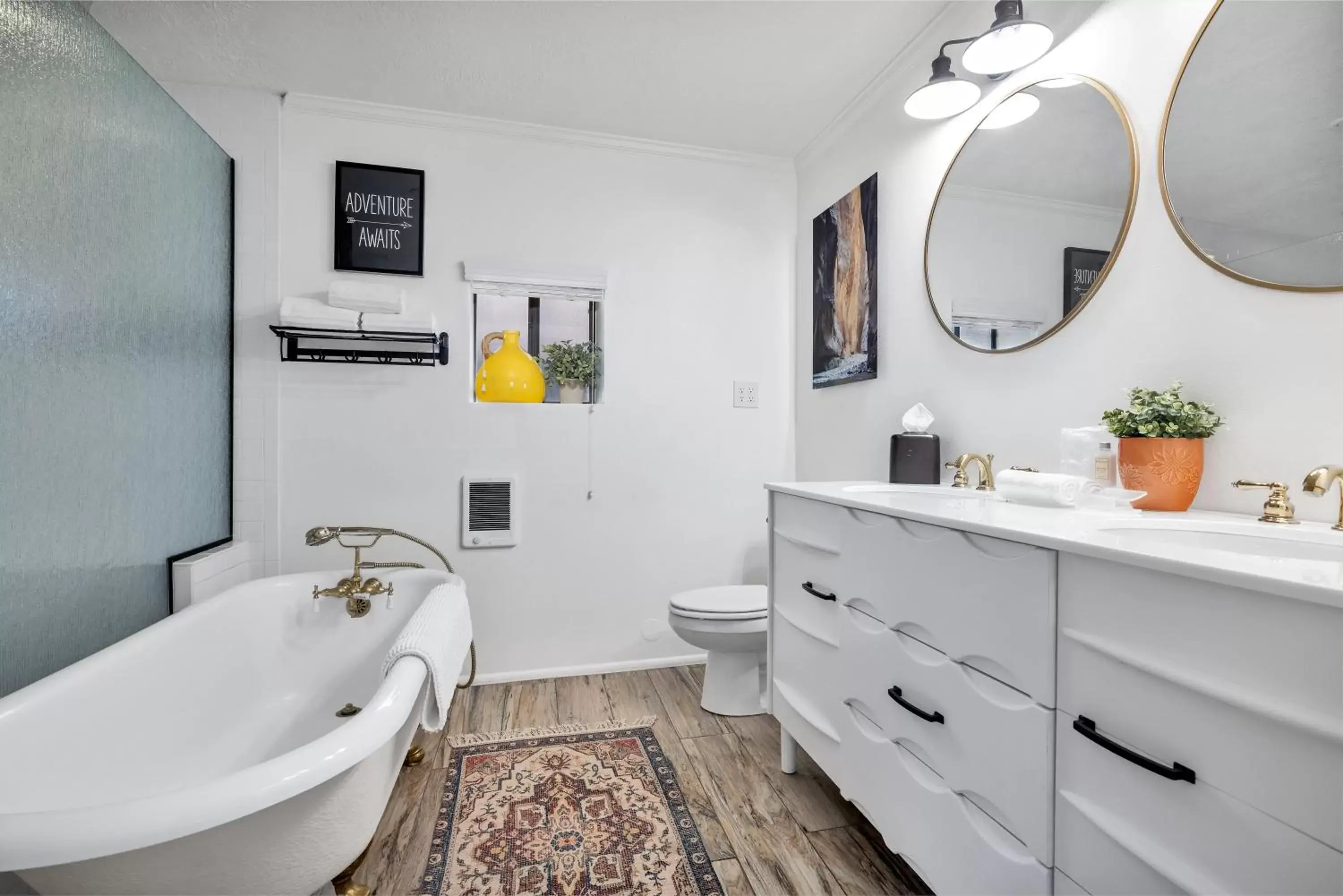 Bathroom in Red Rock Inn Cottages