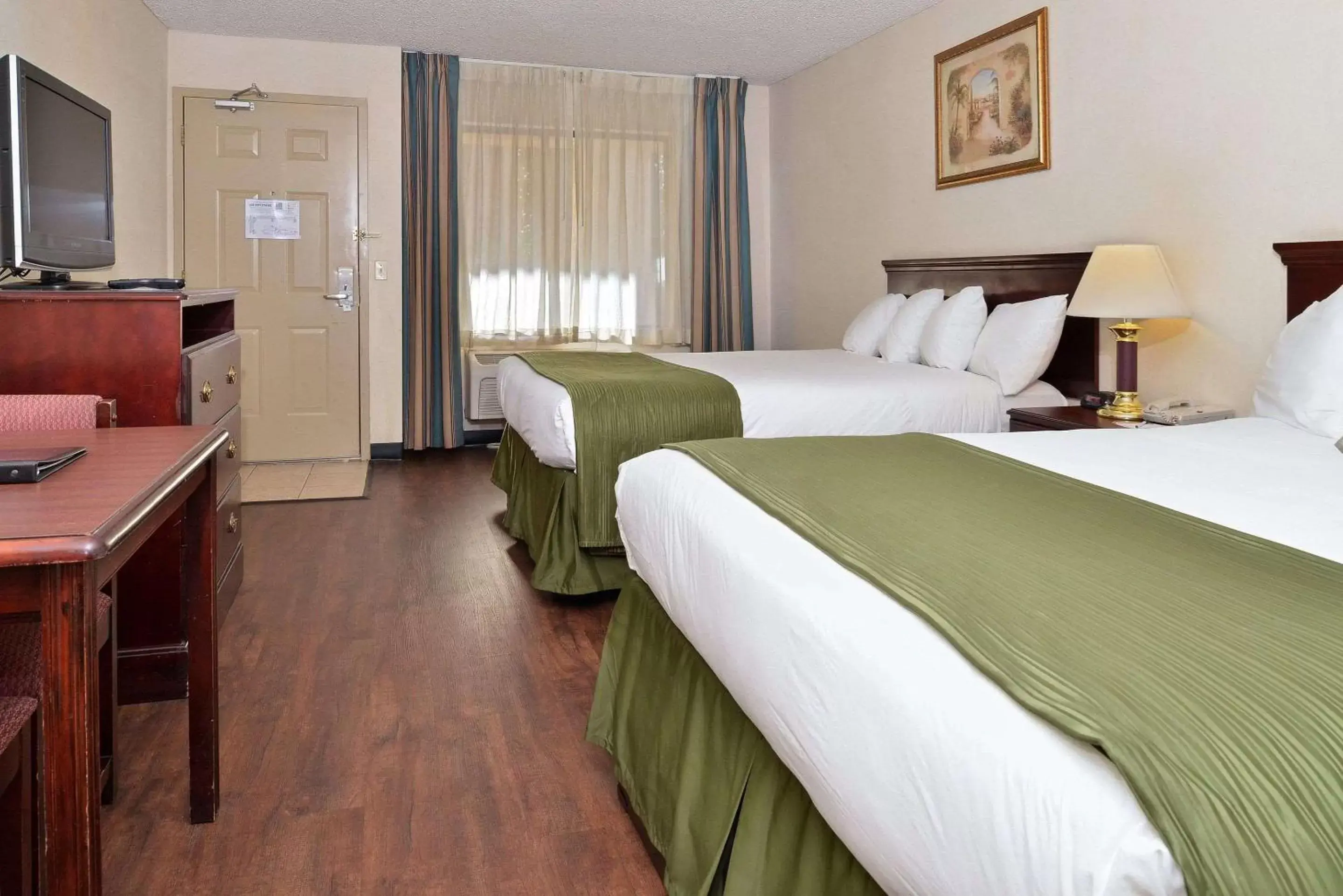 Photo of the whole room, Bed in Quality Inn & Suites Indio I-10