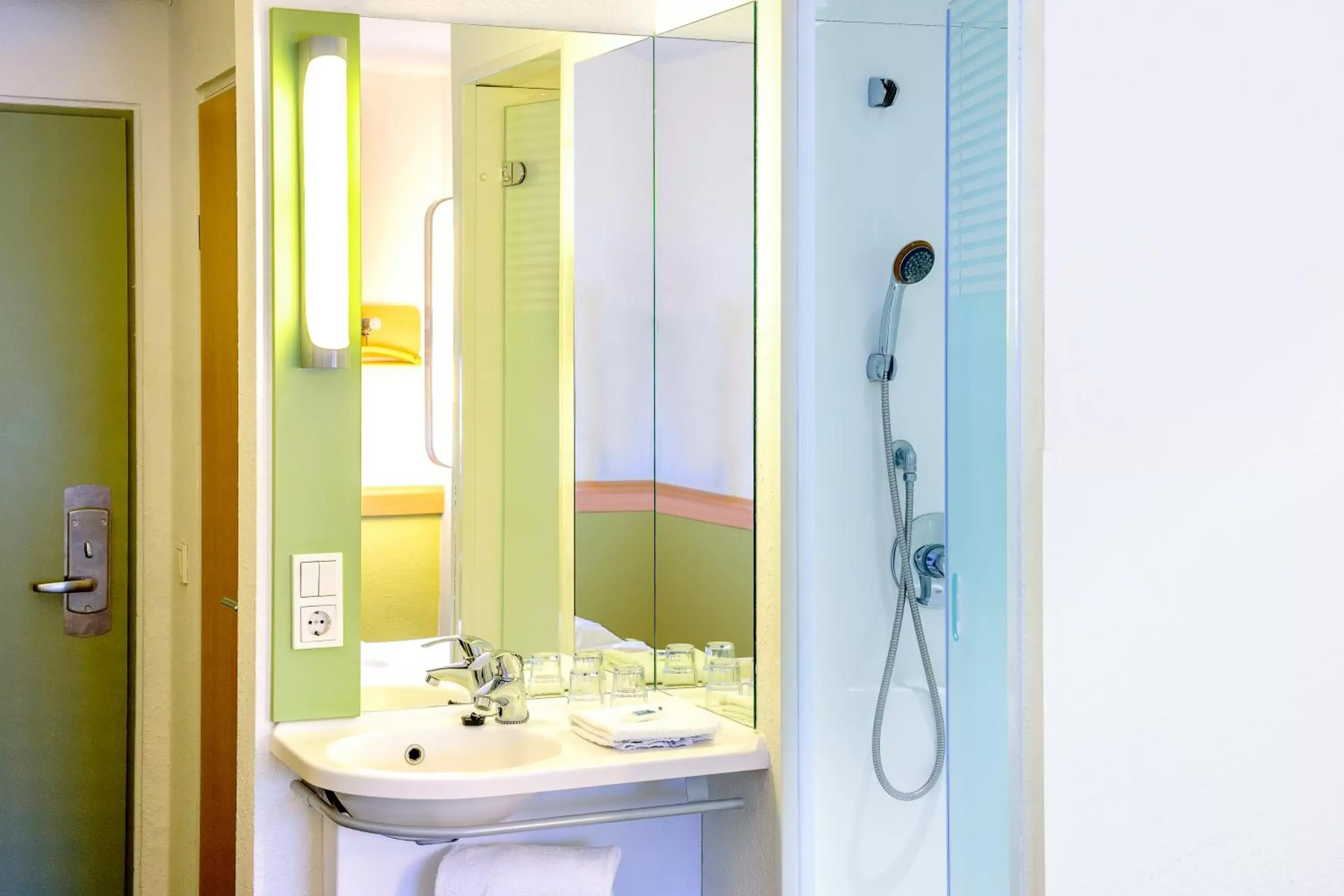 Shower, Bathroom in Ibis Budget Dole-Choisey