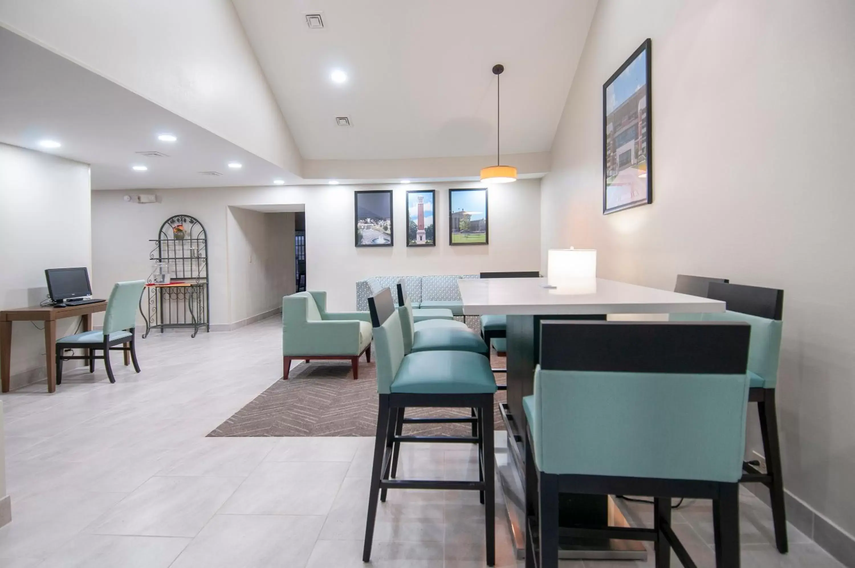 Lobby or reception, Restaurant/Places to Eat in Baymont by Wyndham Tuscaloosa