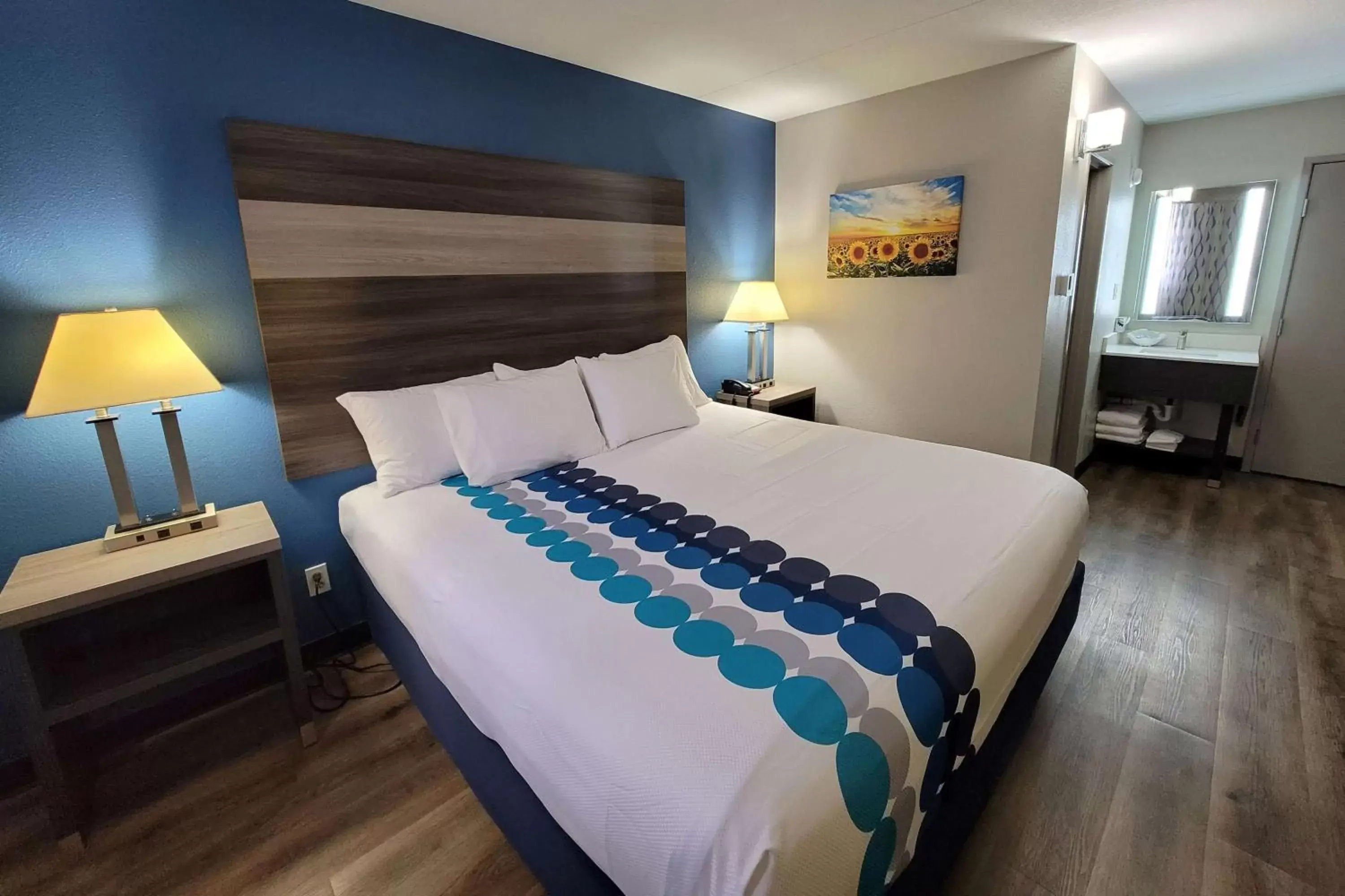 Photo of the whole room, Bed in Wingate by Wyndham Wichita Airport