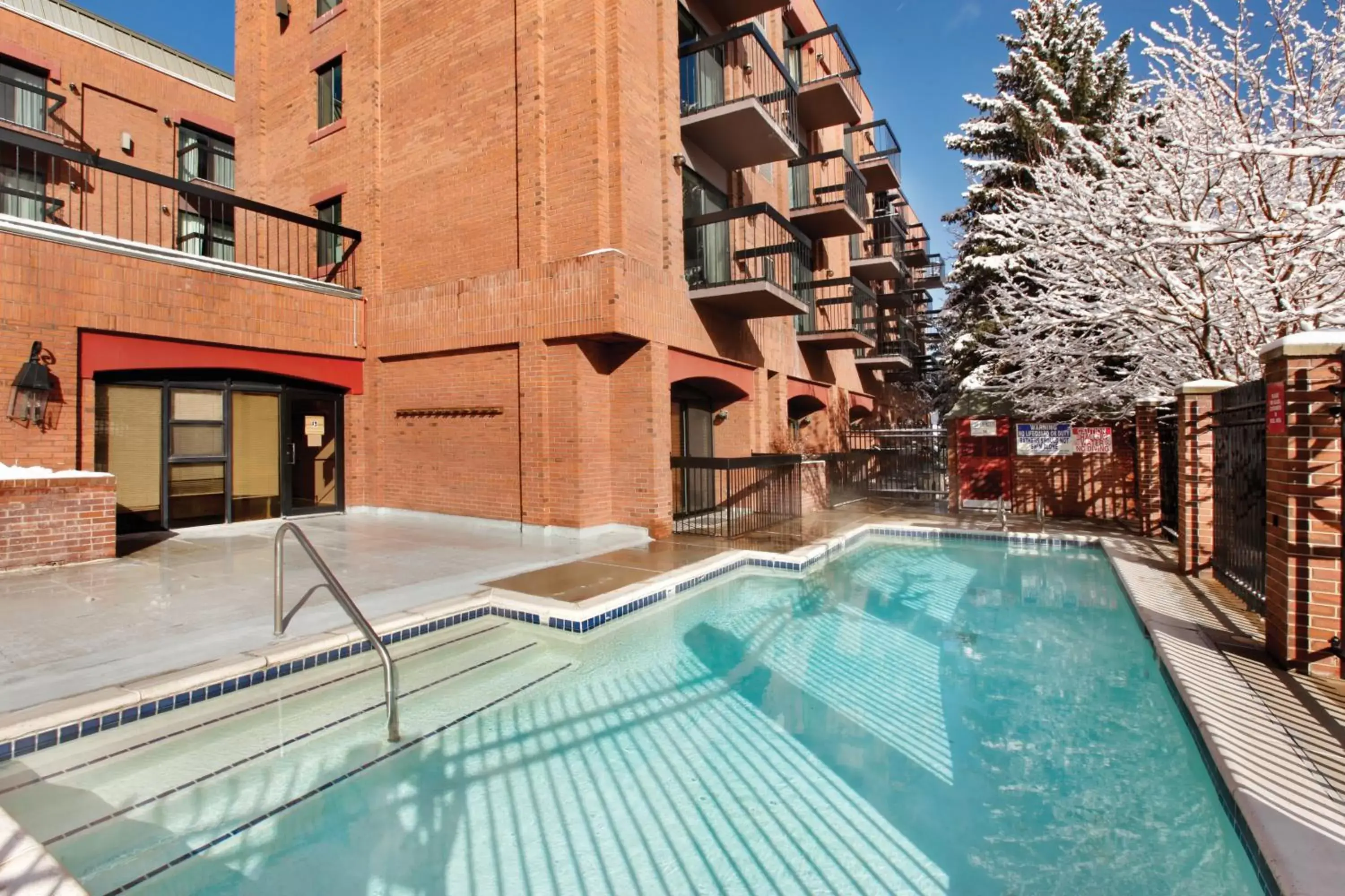 Swimming Pool in Shadow Ridge