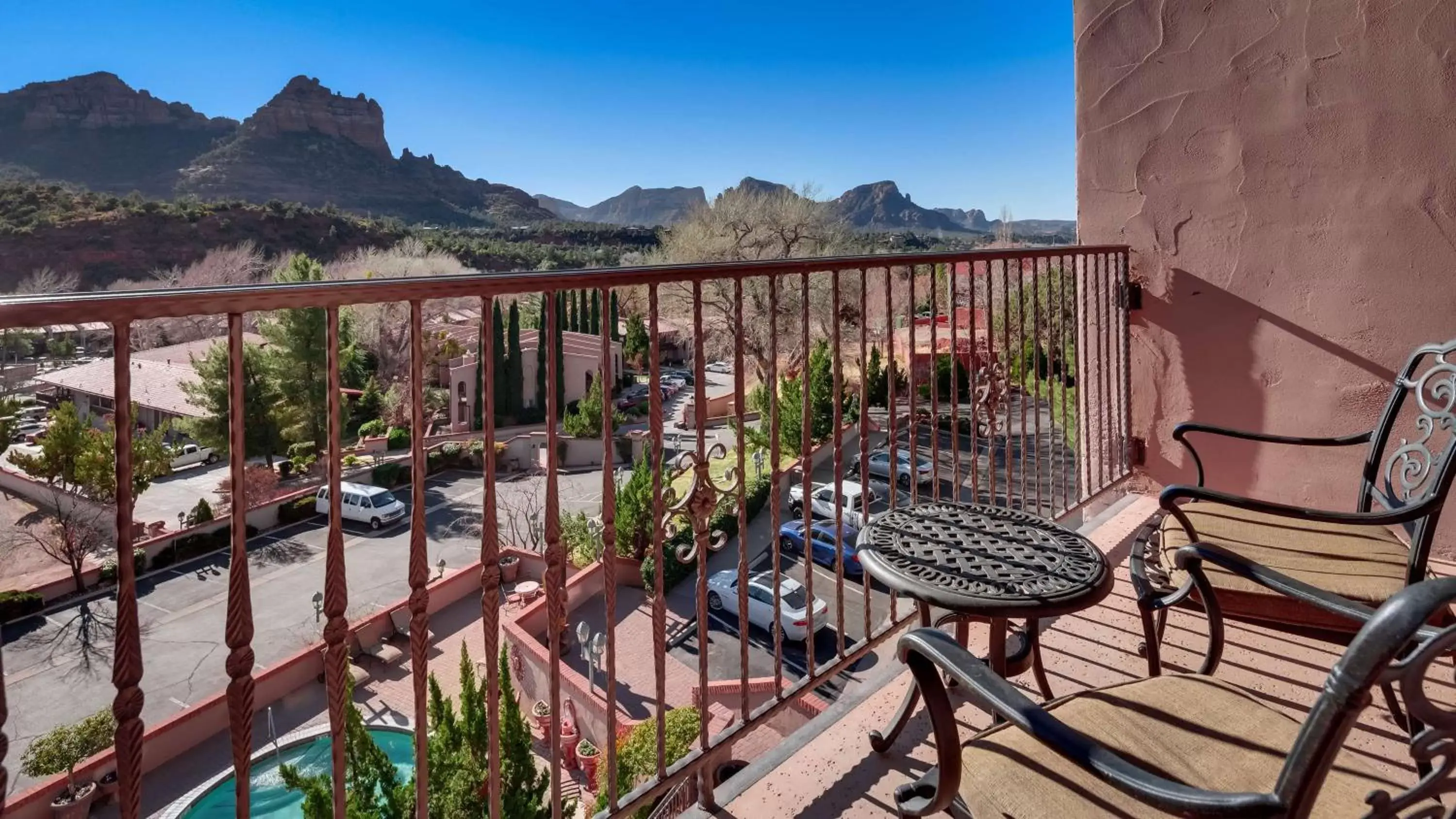 Photo of the whole room, Balcony/Terrace in Best Western Plus Arroyo Roble Hotel & Creekside Villas