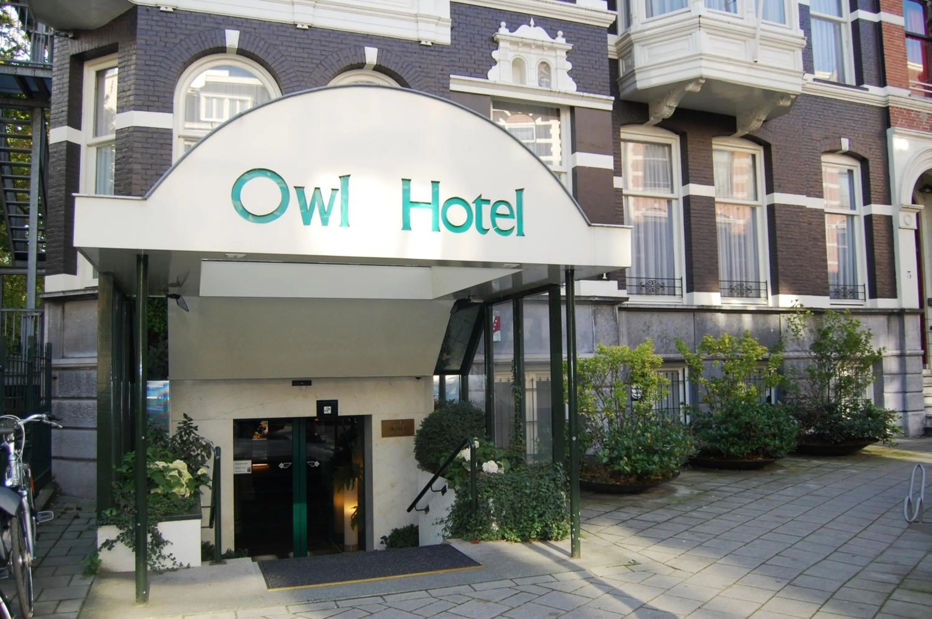 Facade/entrance in Owl Hotel