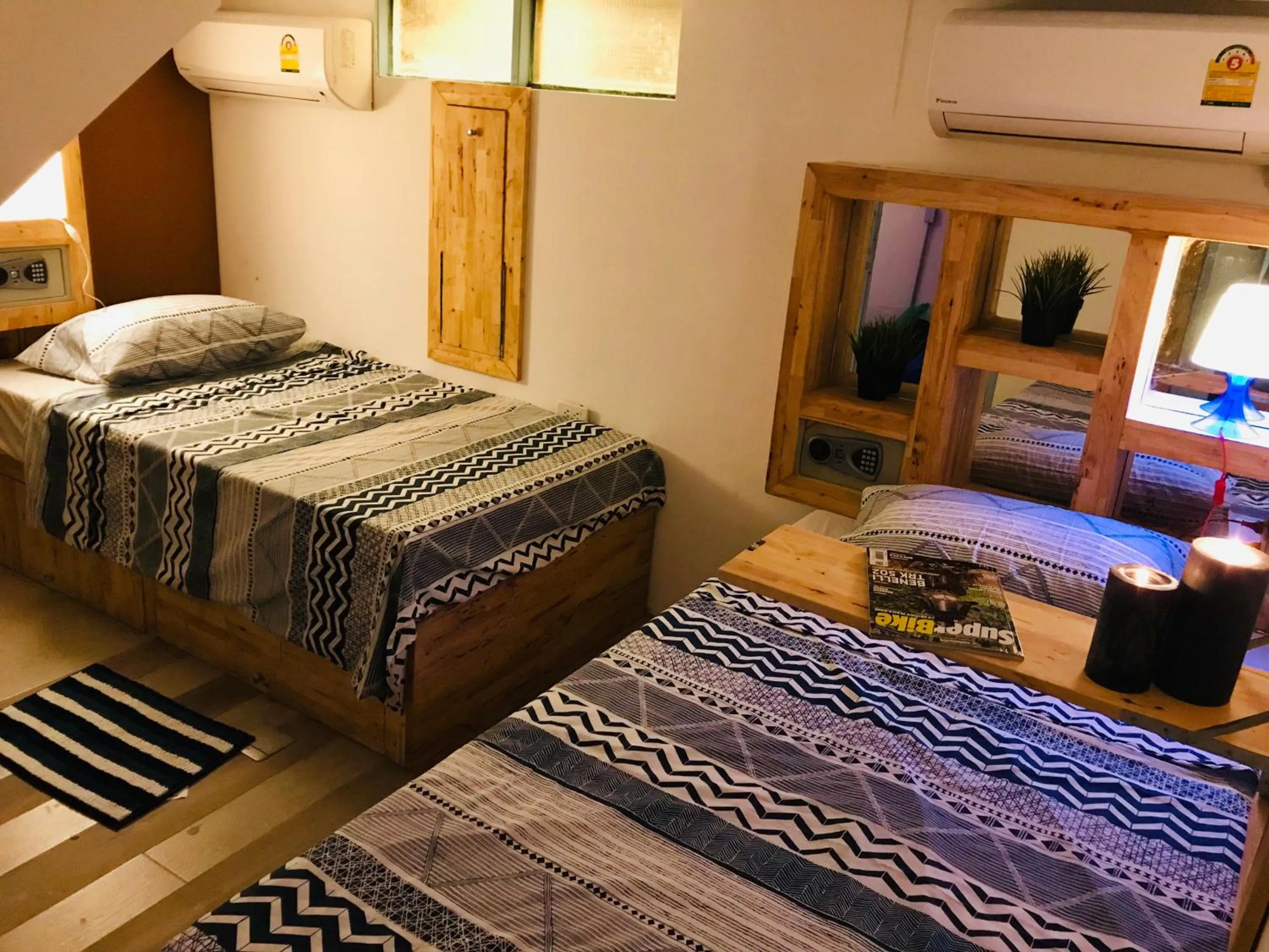 Photo of the whole room, Bed in Blu Cabin Ari Stylish Gay Poshtel