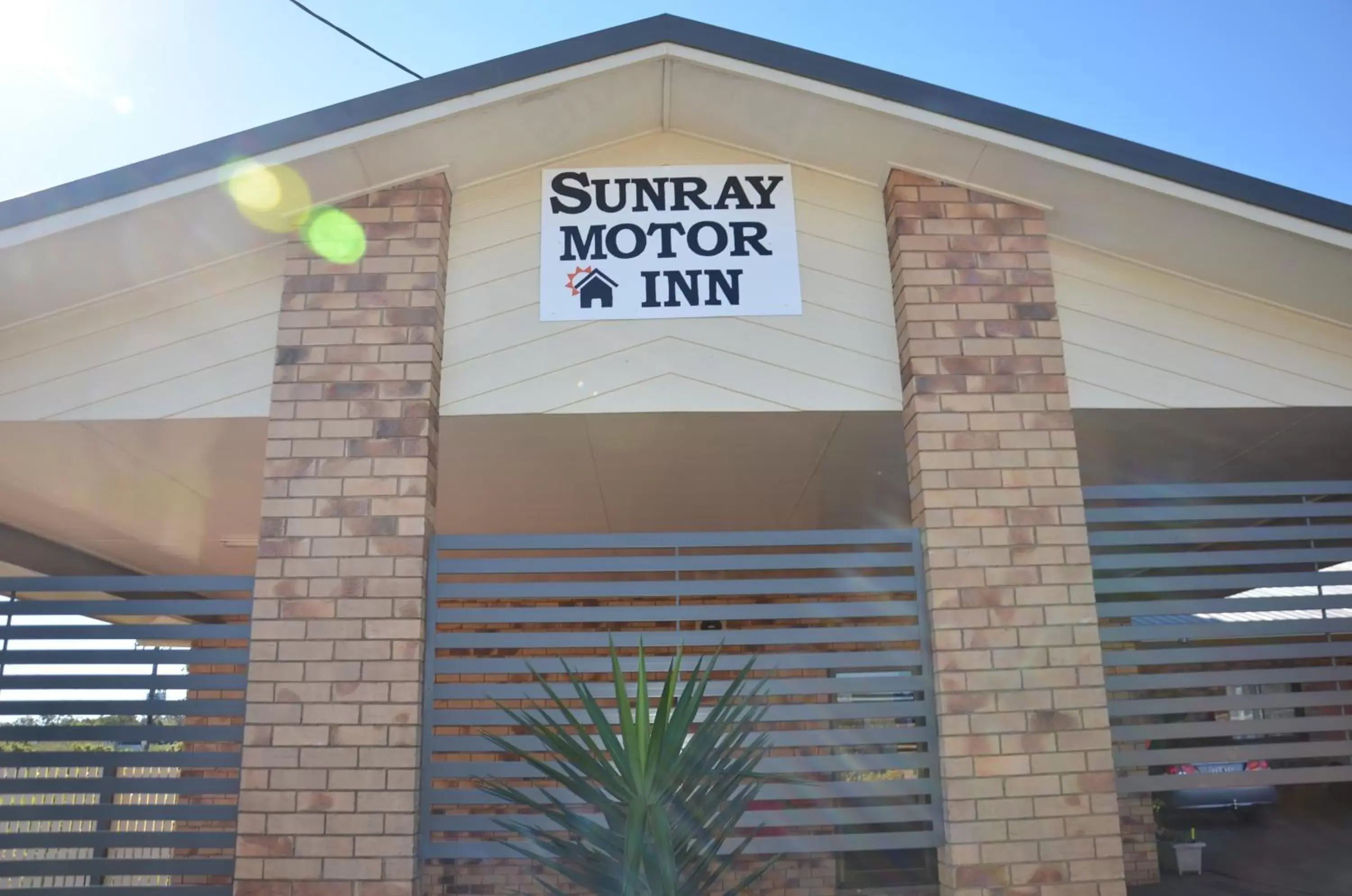Property logo or sign, Property Building in Sunray Motor Inn