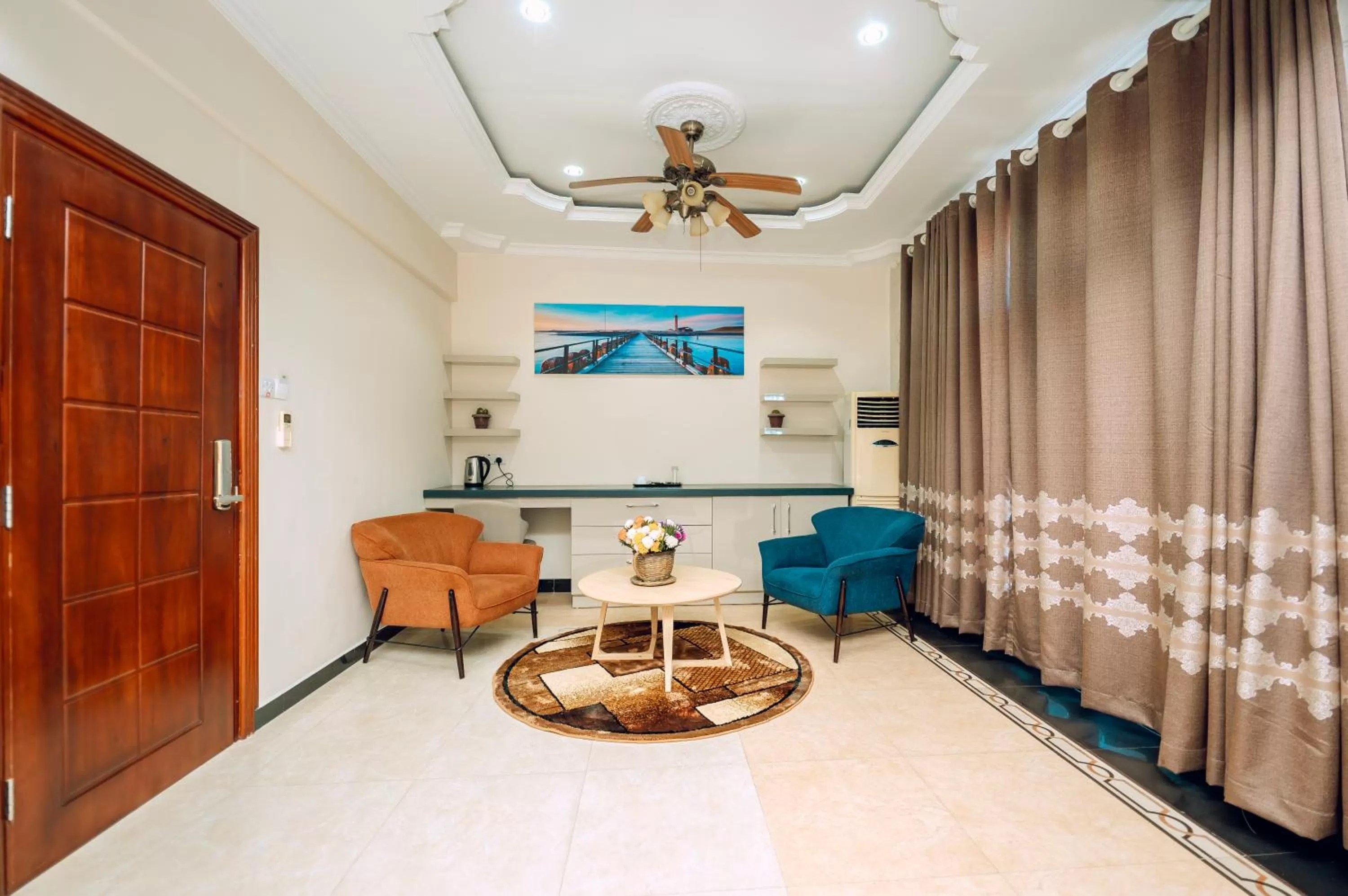 Seating area in Lantana Hotel