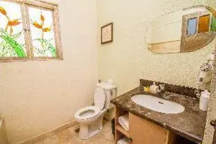 Bathroom in Abian Biu Mansion