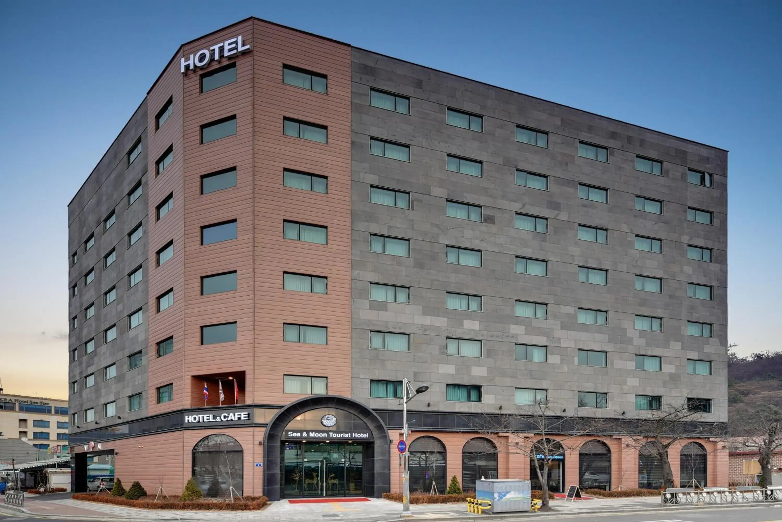 Property building in Sea Moon Tourist Hotel Property building in Sea Moon Tourist Hotel