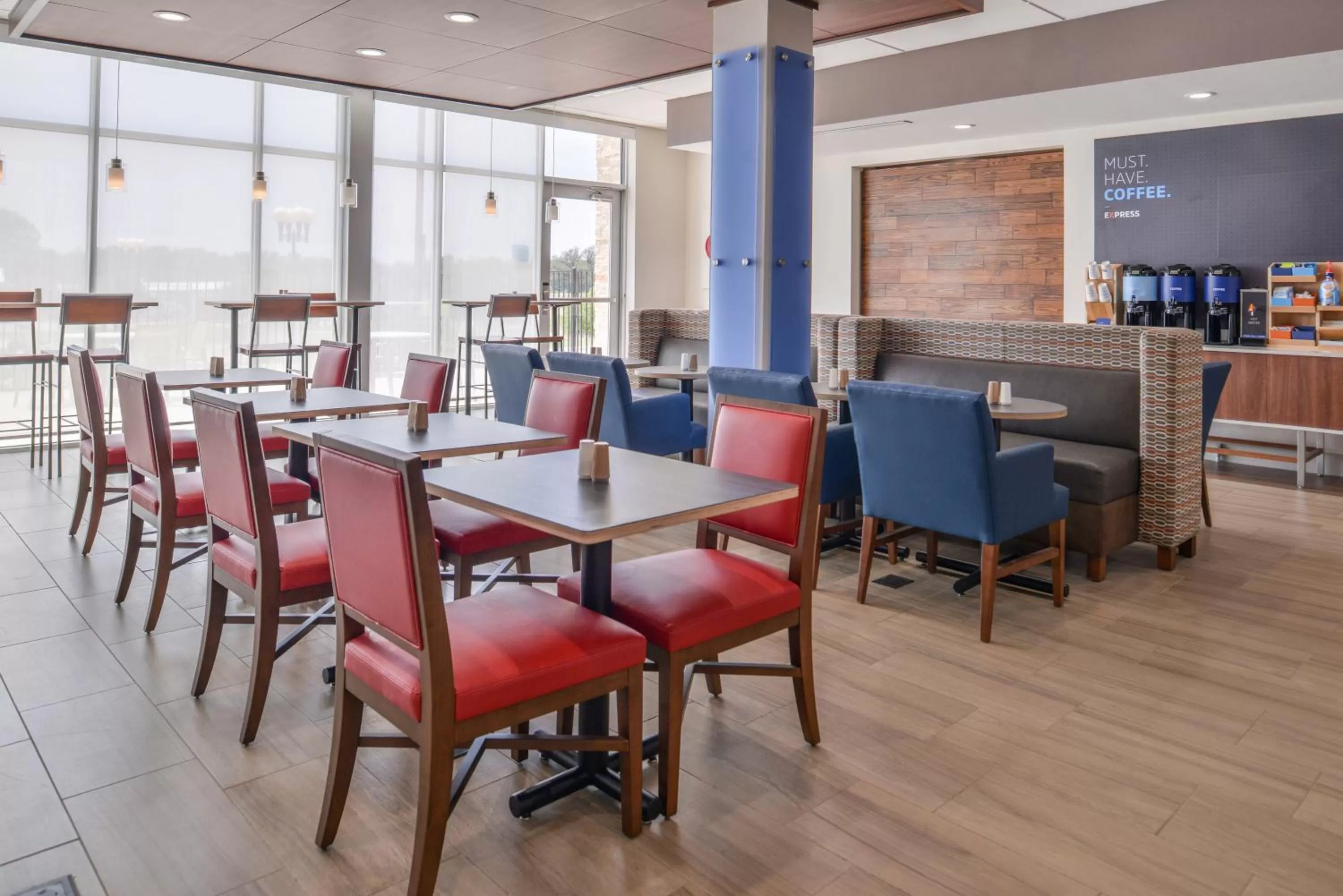 Breakfast in Holiday Inn Express - Early by IHG