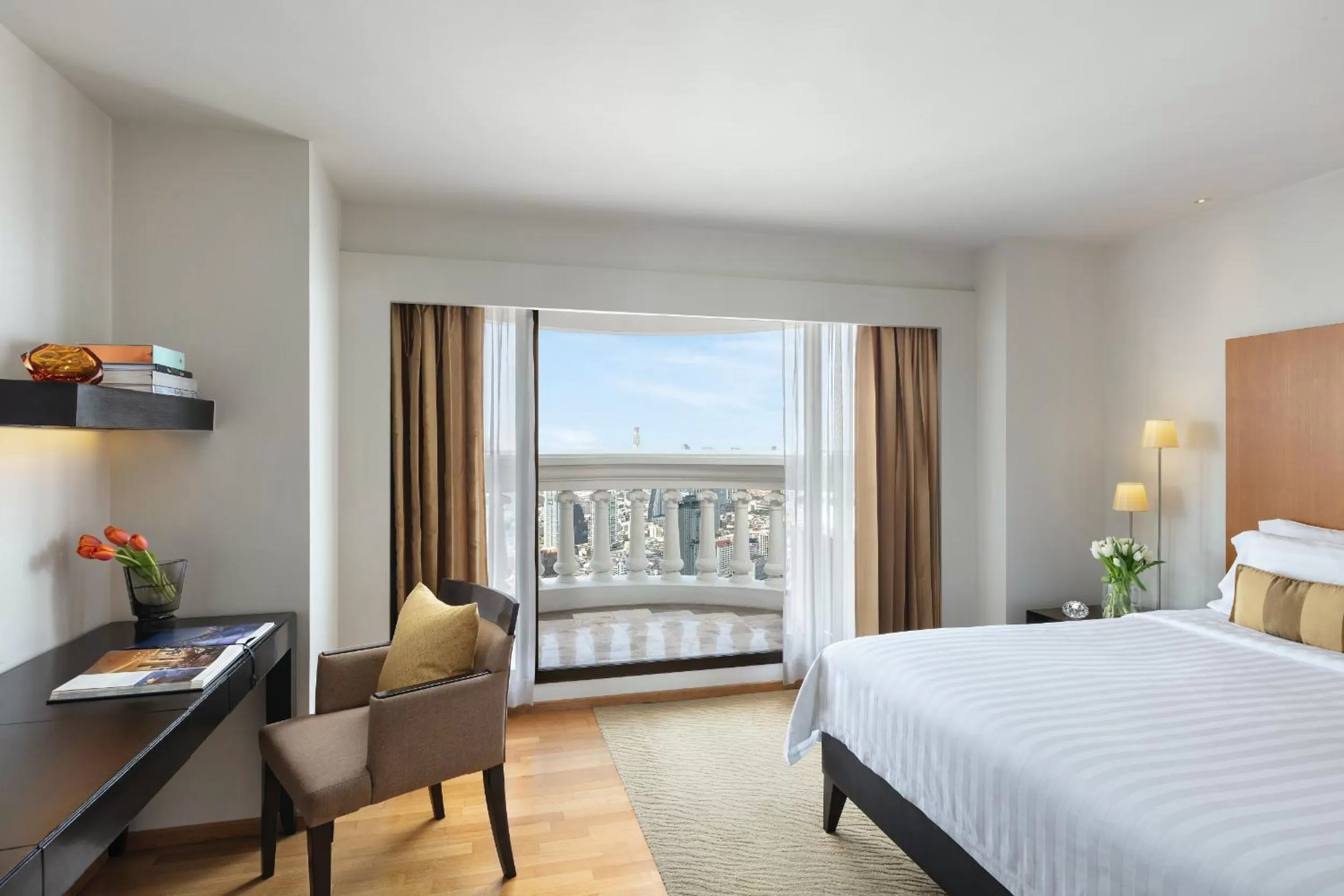 Bedroom, Bed in lebua at State Tower