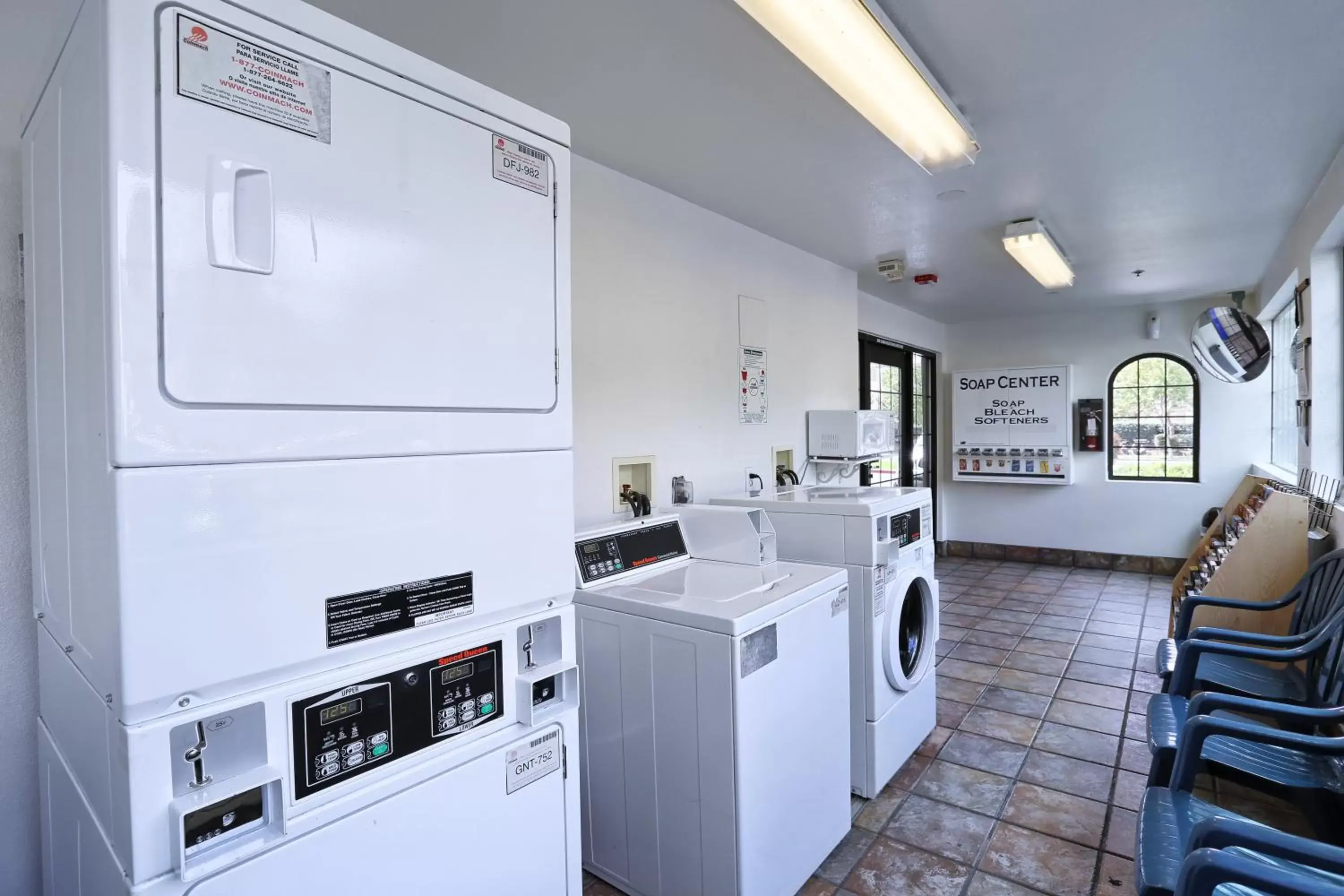 Other, Kitchen/Kitchenette in Motel 6-Petaluma, CA