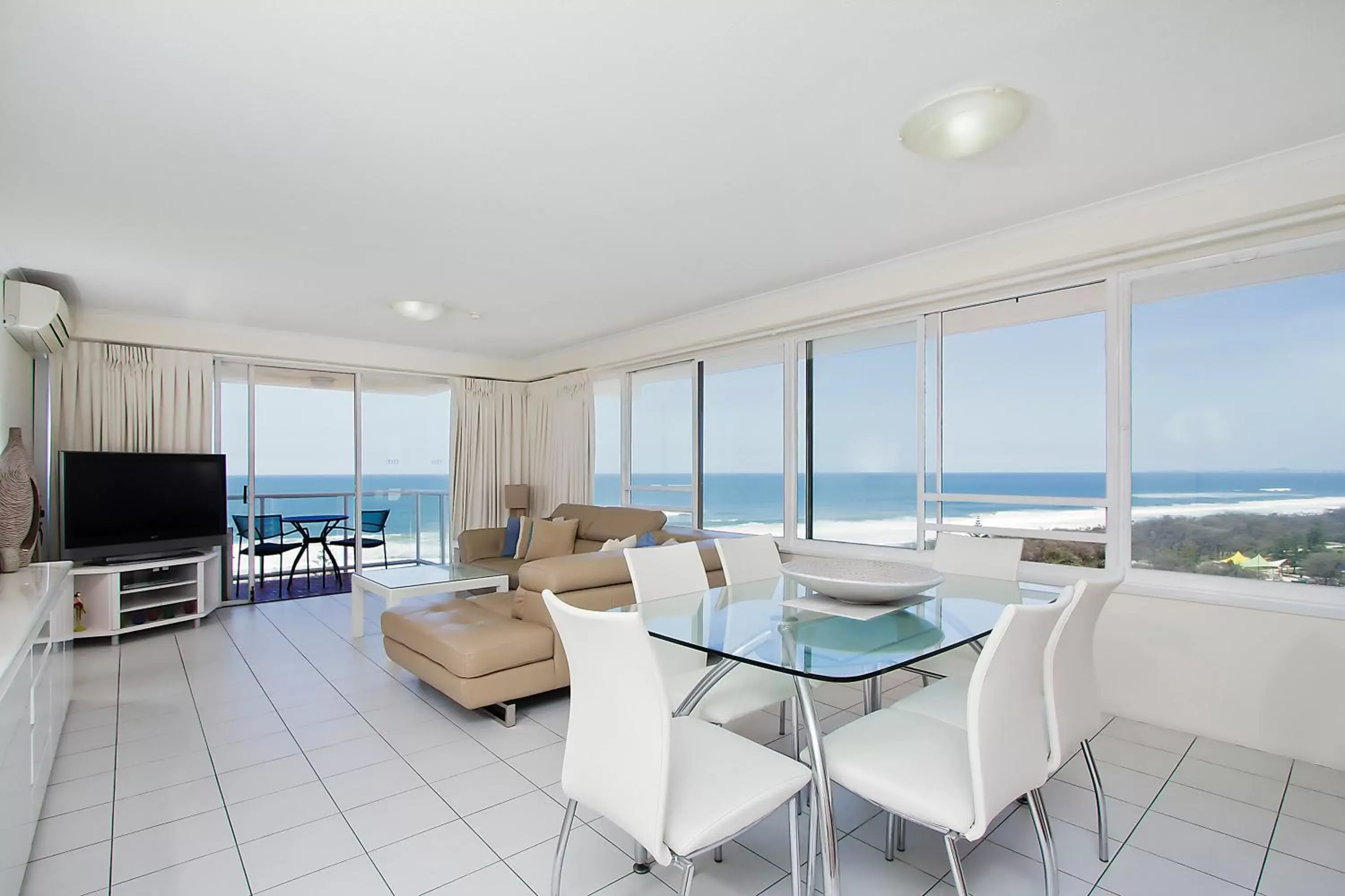 Living room, Sea View in South Pacific Plaza - Official