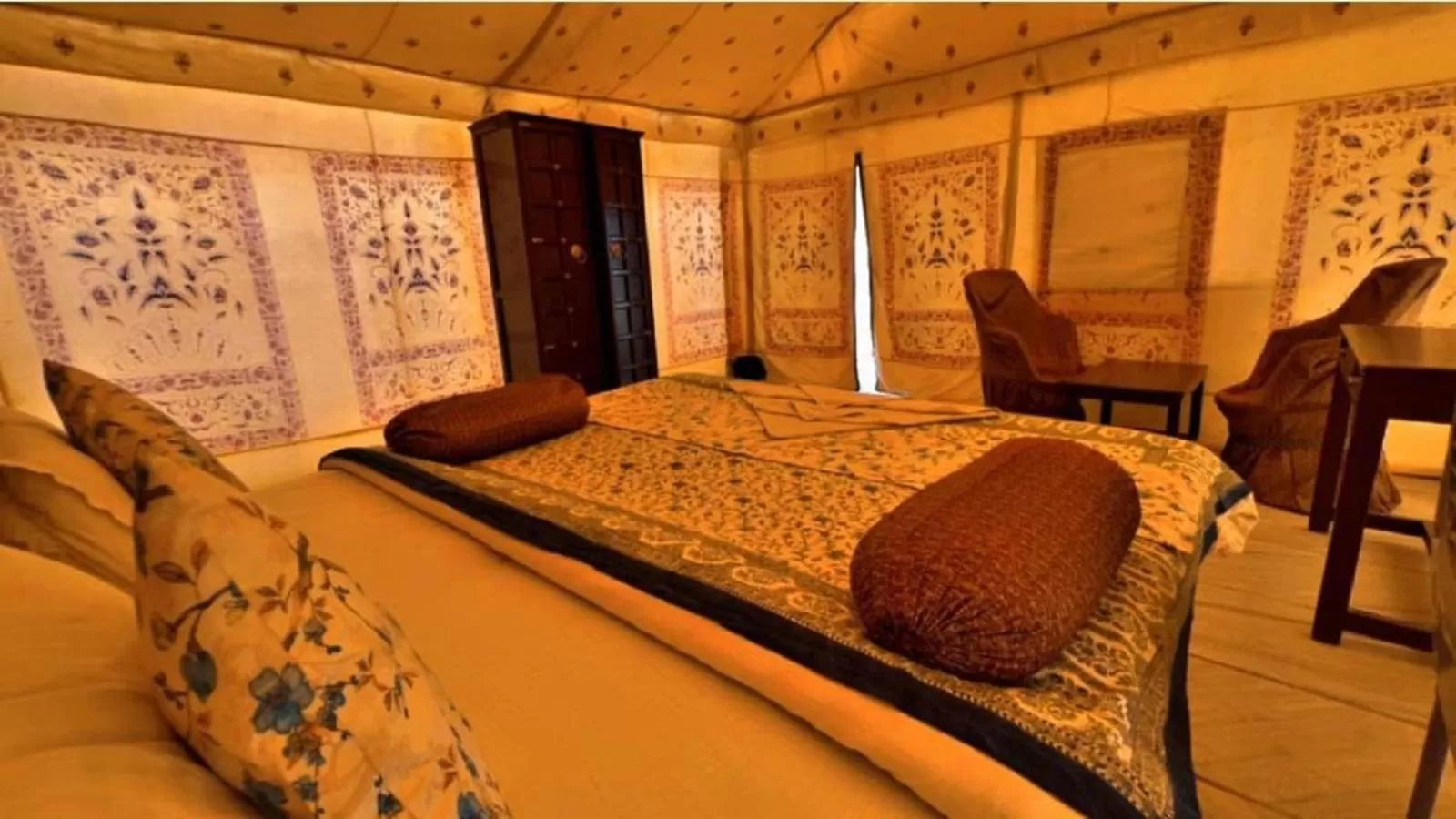 Property building, Bed in Rumis Desert Camp and Resort