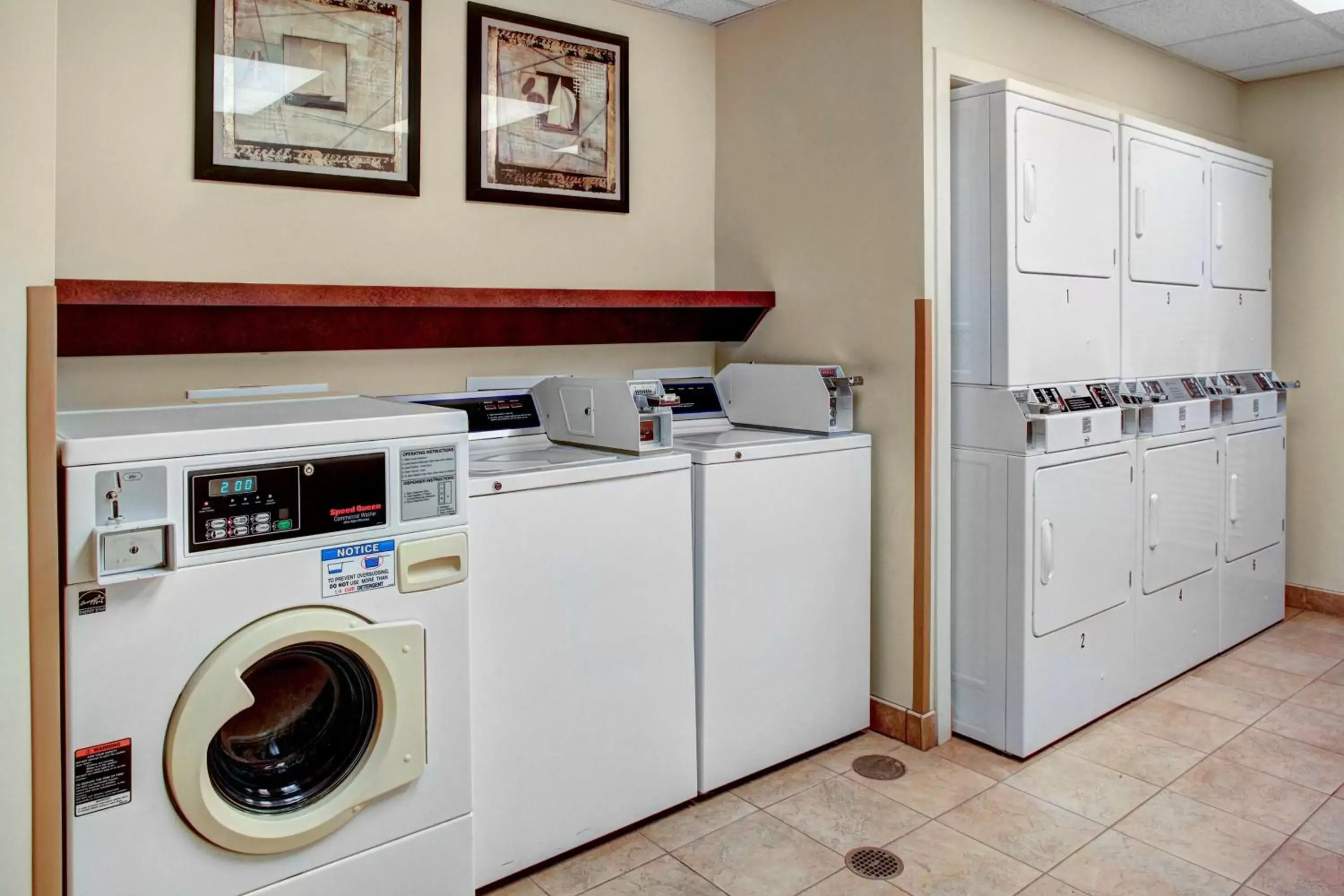 Lobby or reception, Kitchen/Kitchenette in Hyatt House Branchburg