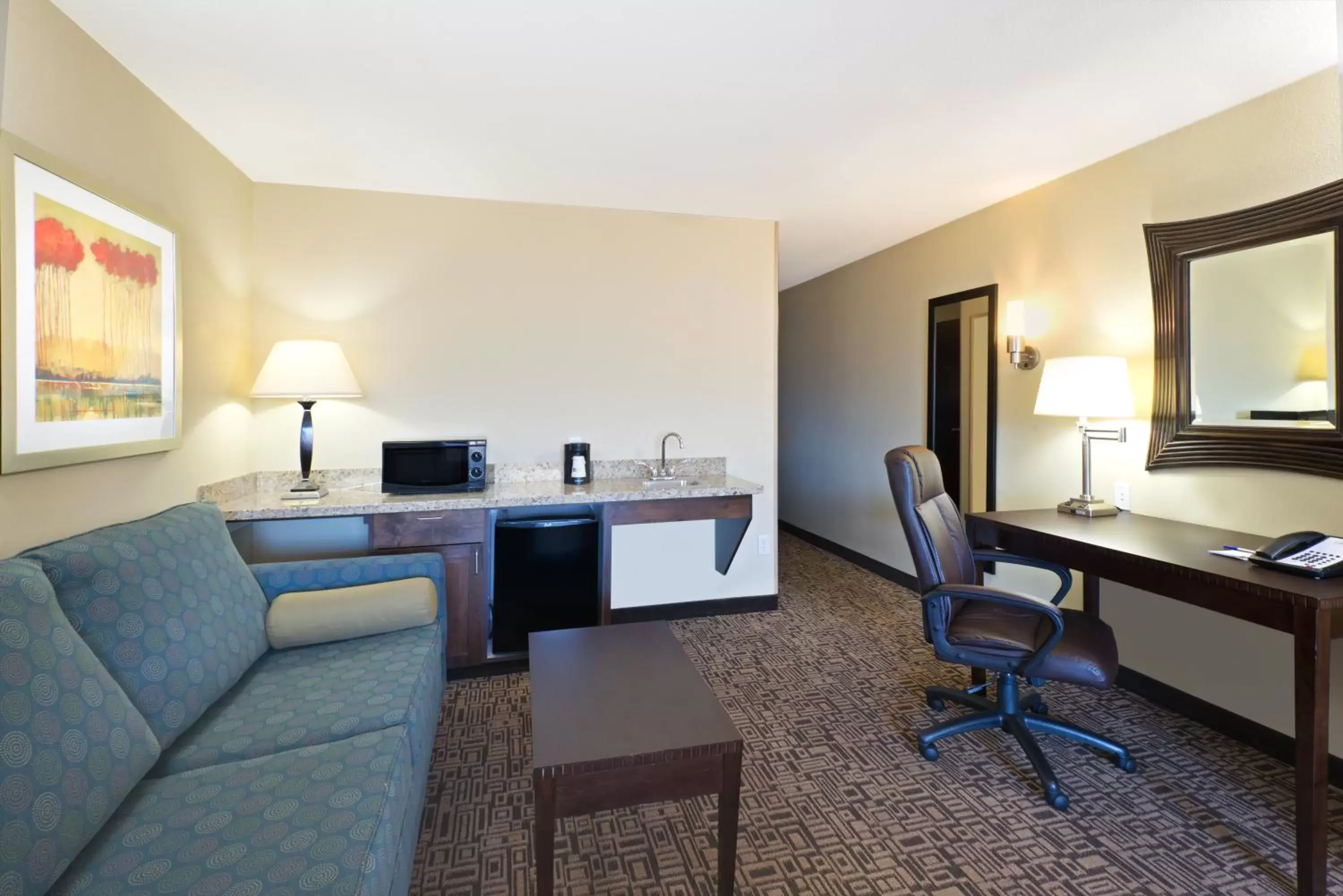 Photo of the whole room, Kitchen/Kitchenette in Holiday Inn Express Richfield, an IHG Hotel