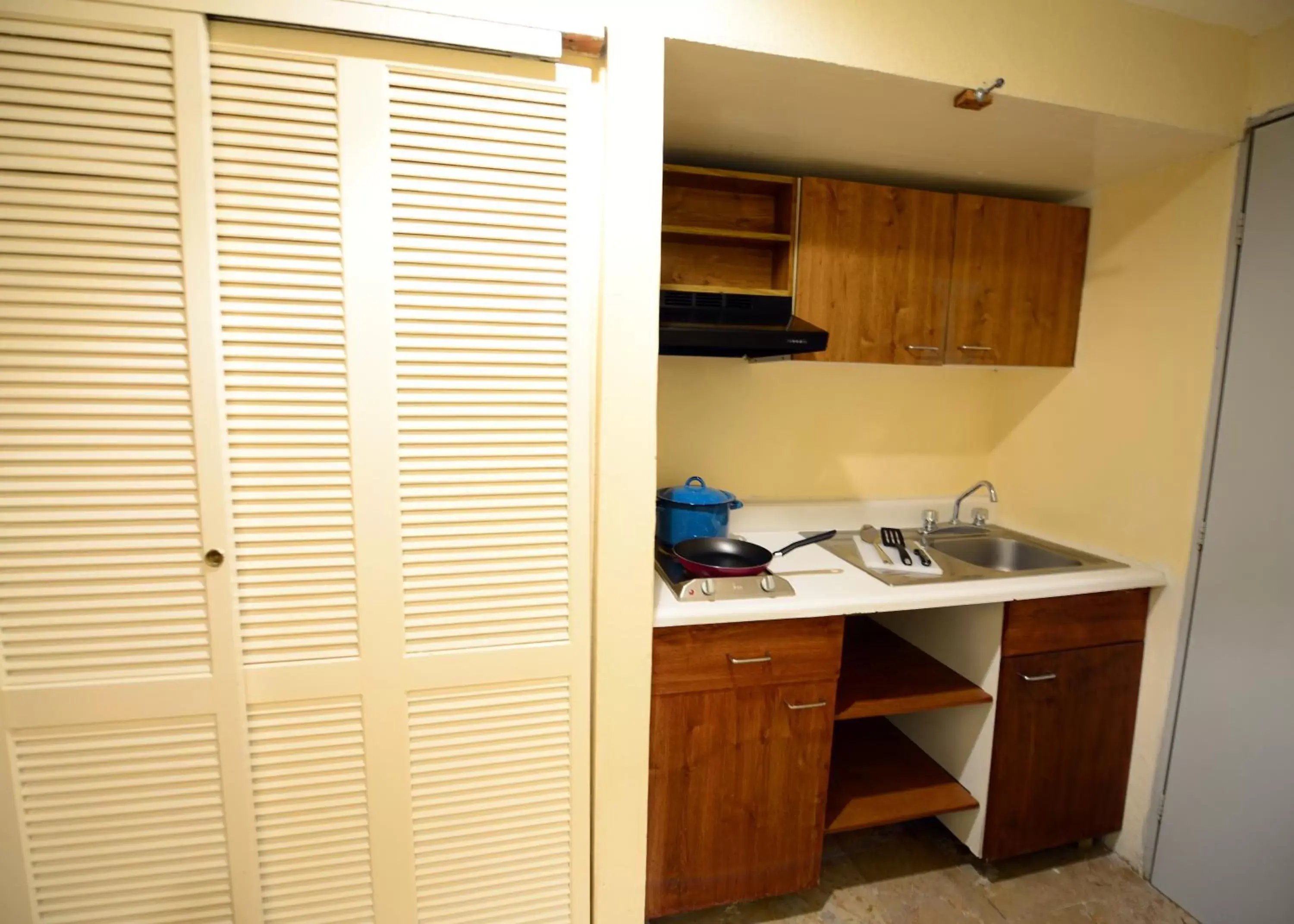 Kitchen or kitchenette, Kitchen/Kitchenette in Amarea Hotel Acapulco