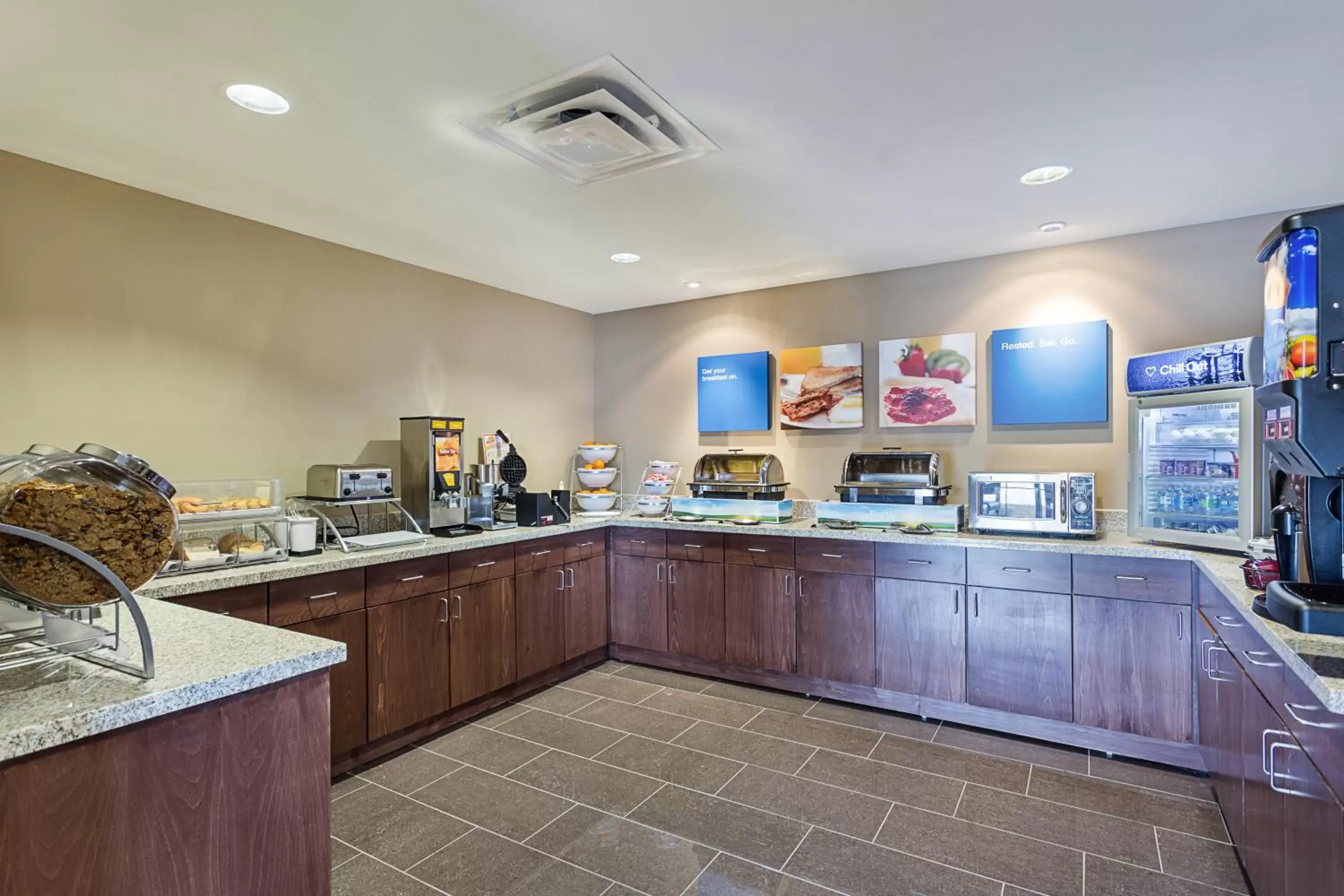 Breakfast, Restaurant/Places to Eat in Comfort Inn & Suites Zachary