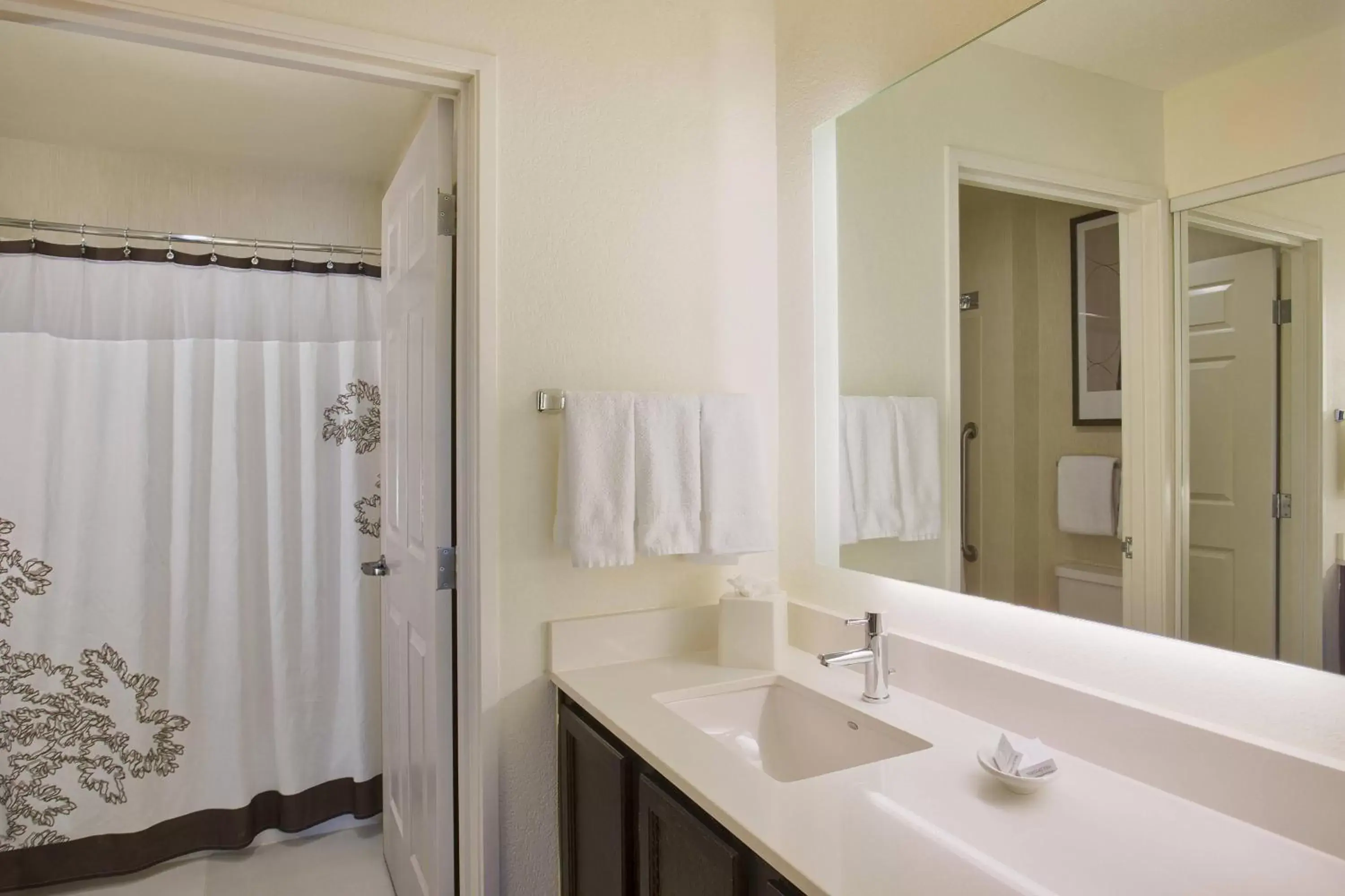 Bathroom in Residence Inn Detroit / Auburn Hills