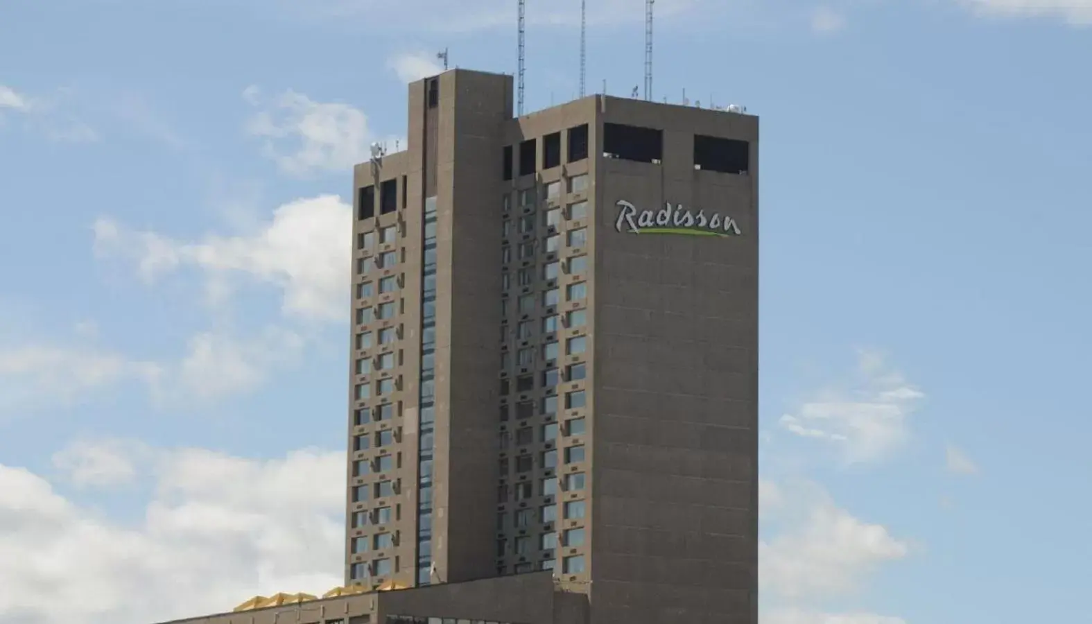 Property Building in Radisson Hotel Winnipeg Downtown