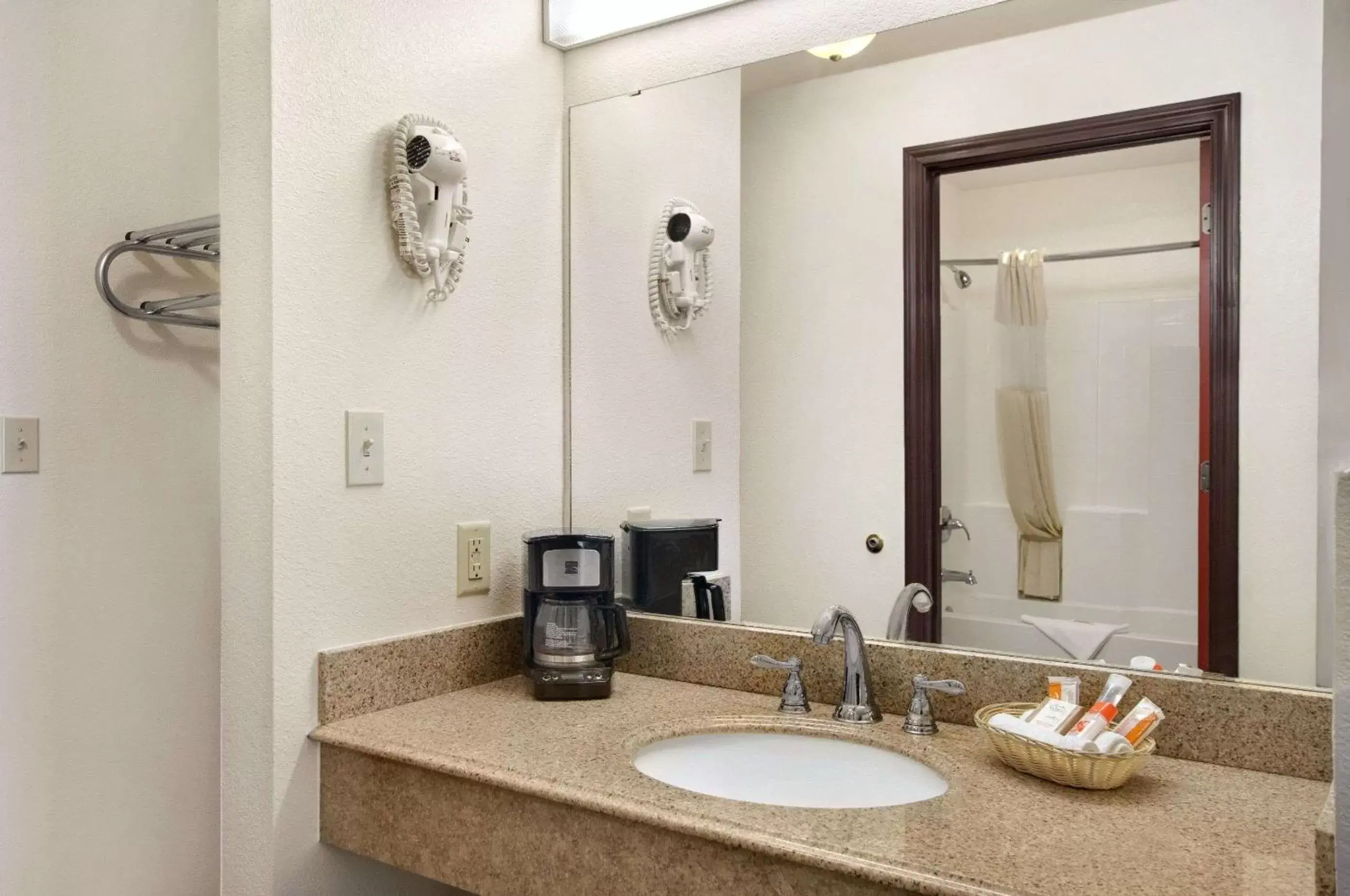 Bathroom in Howard Johnson by Wyndham Lubbock TX