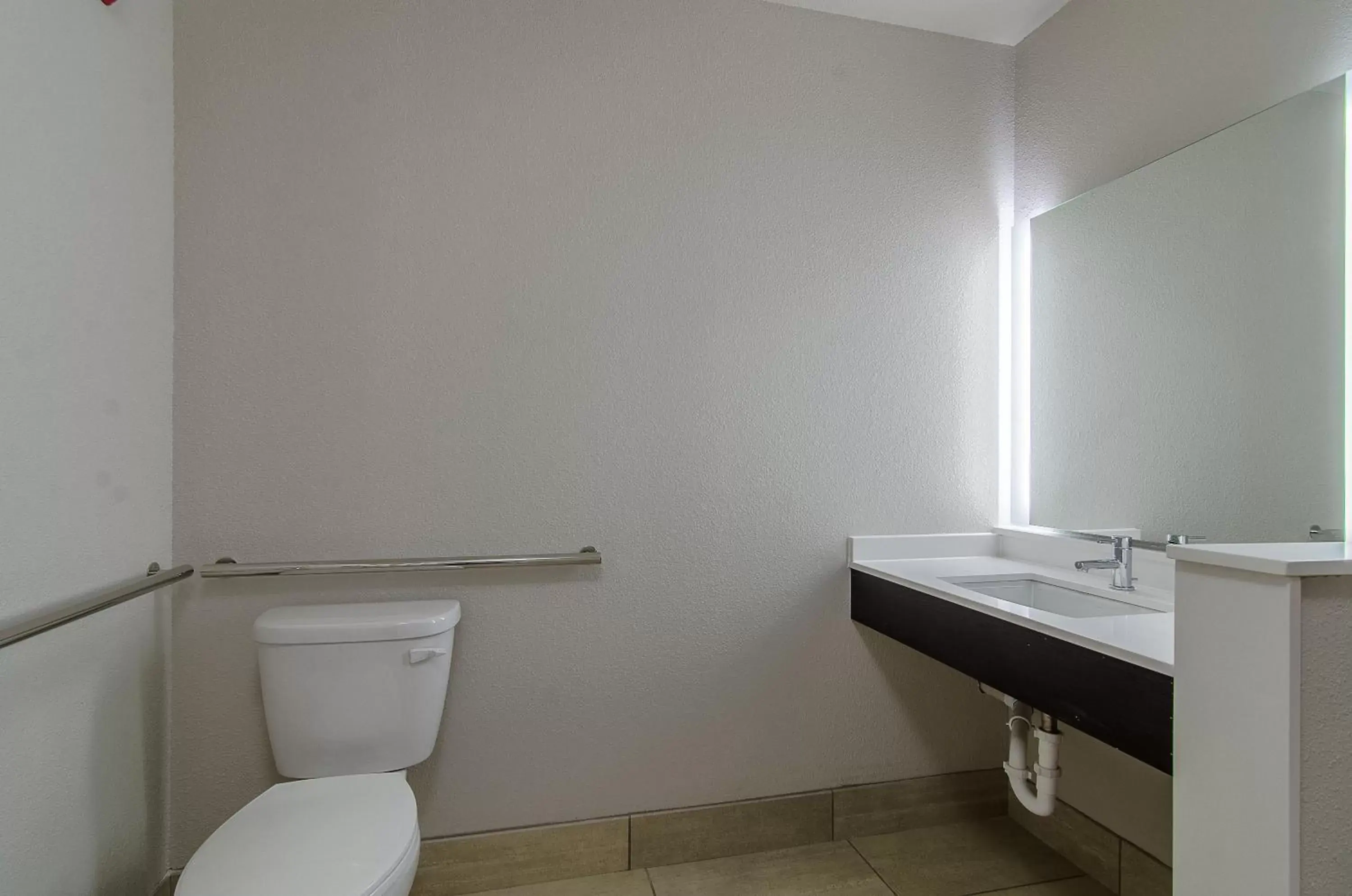 Toilet, Bathroom in Holiday Inn Express & Suites - Atchison, an IHG Hotel