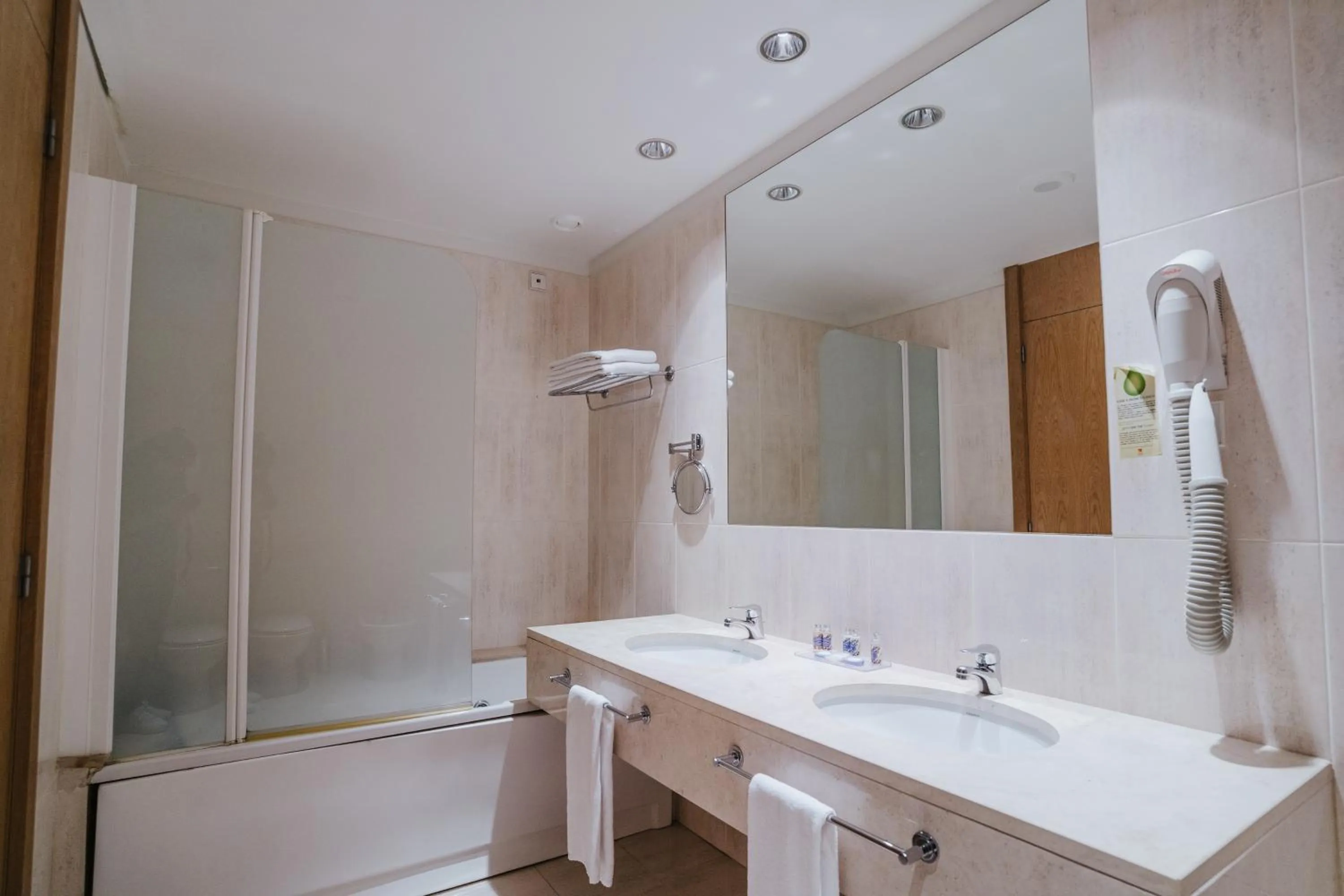 Bathroom in Hotel Premium Porto Maia