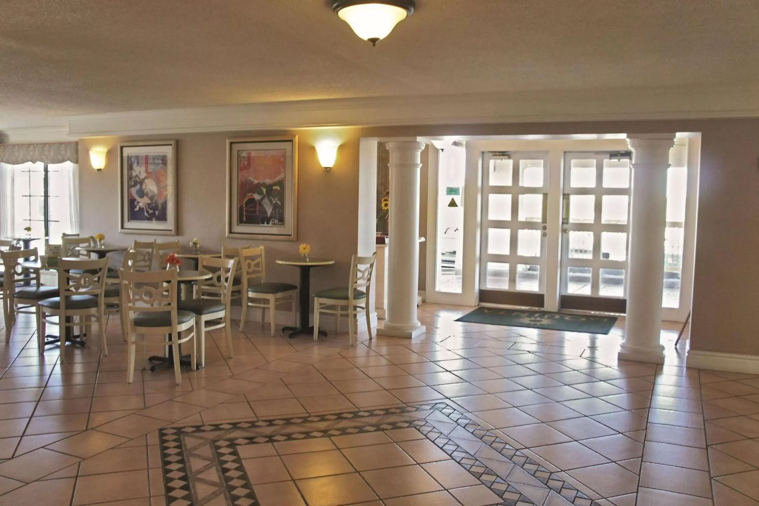 Lobby or reception, Restaurant/Places to Eat in La Quinta Inn by Wyndham Albuquerque Airport