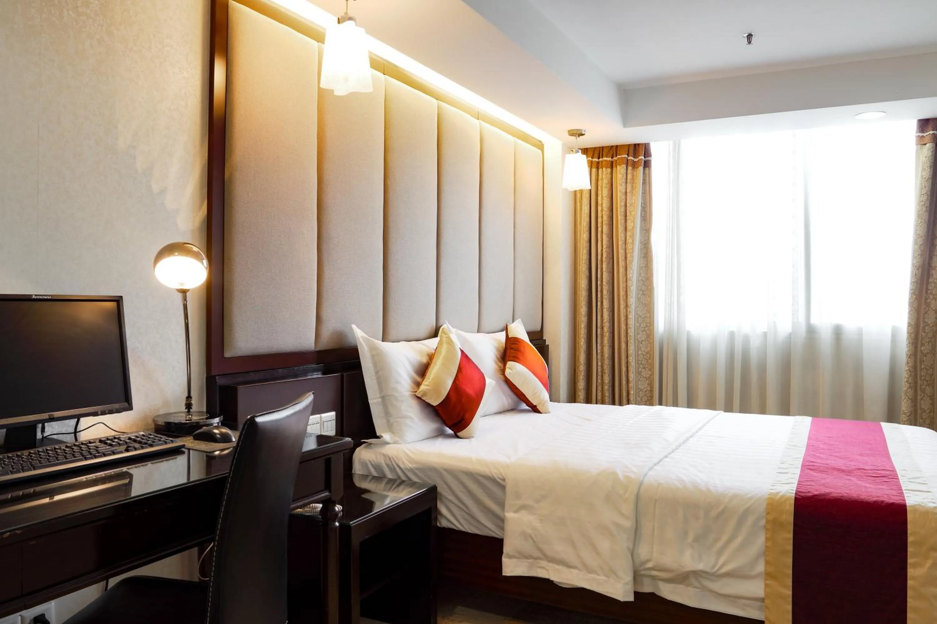 Communal lounge/ TV room in New World Hotel