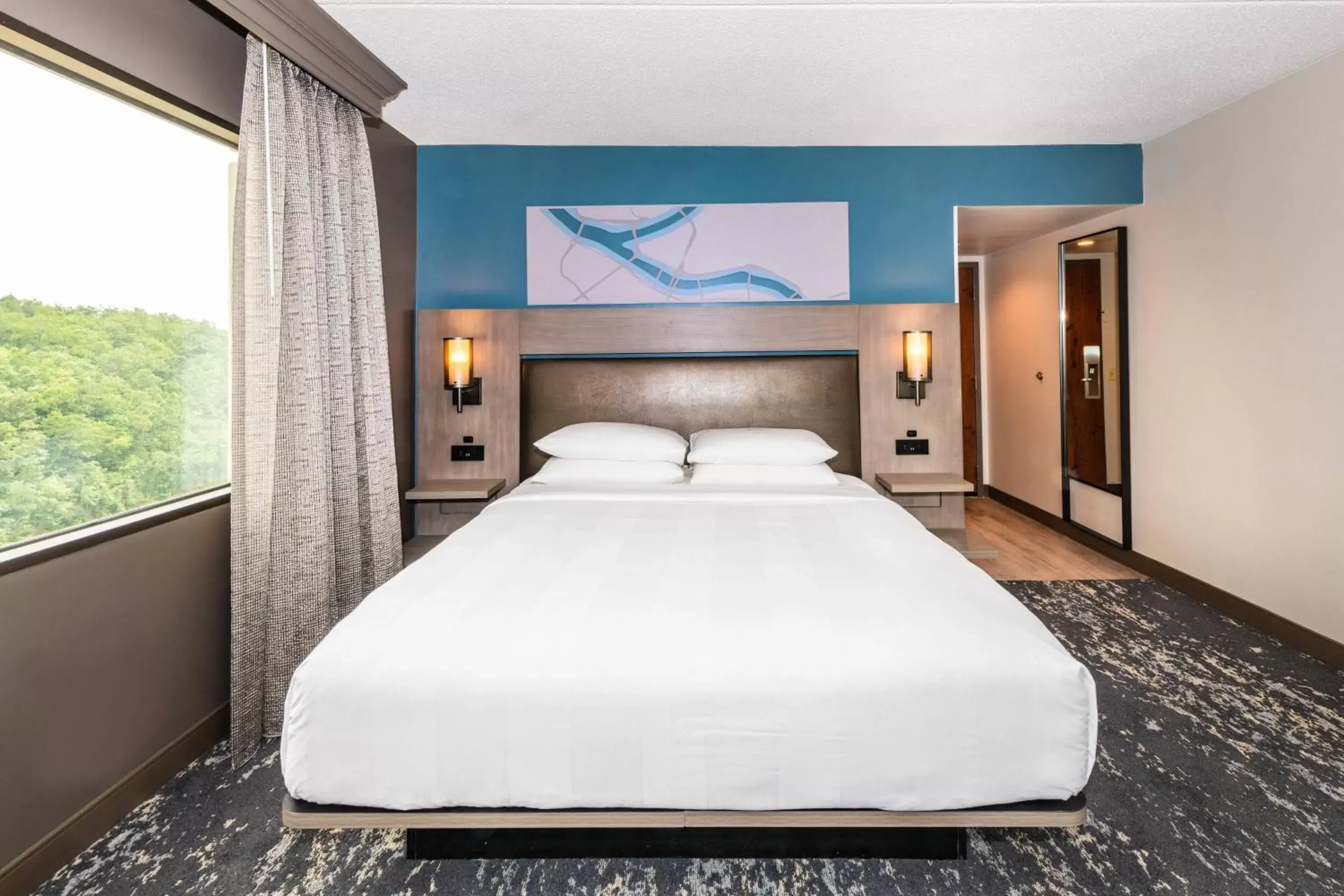 Photo of the whole room, Bed in Pittsburgh Airport Marriott