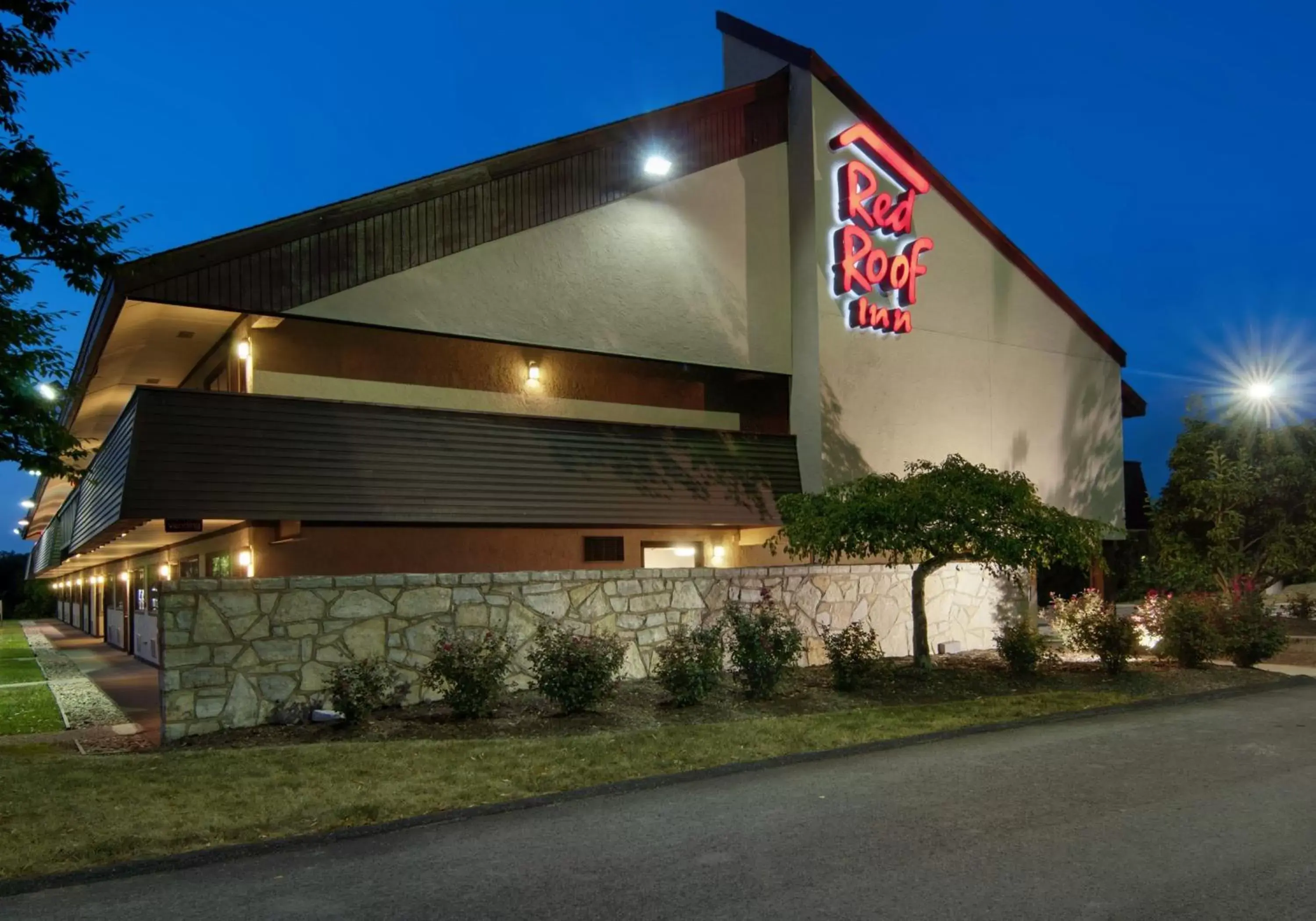 Property building, Facade/Entrance in Red Roof Inn Fairmont