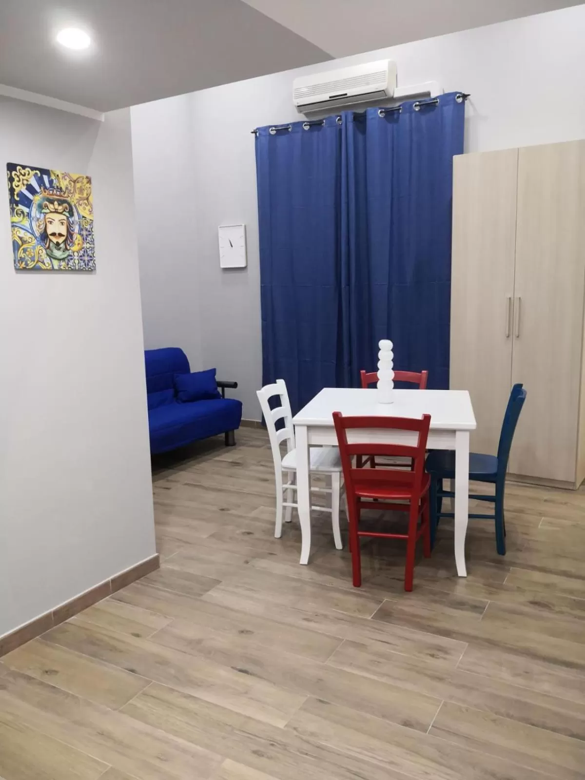 Dining Area in CARLINO Room's