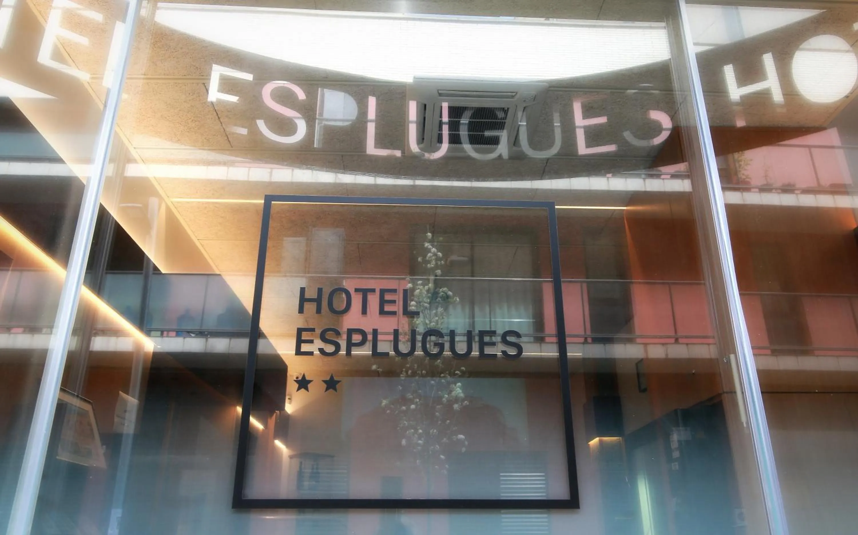 Facade/entrance in Hotel Esplugues