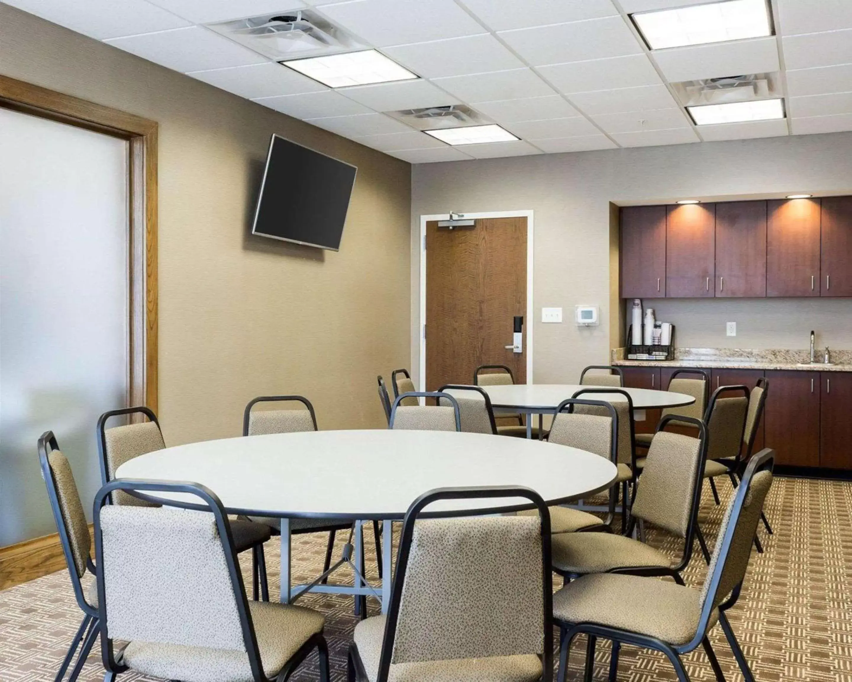 On site, Restaurant/Places to Eat in Comfort Inn & Suites Watford City