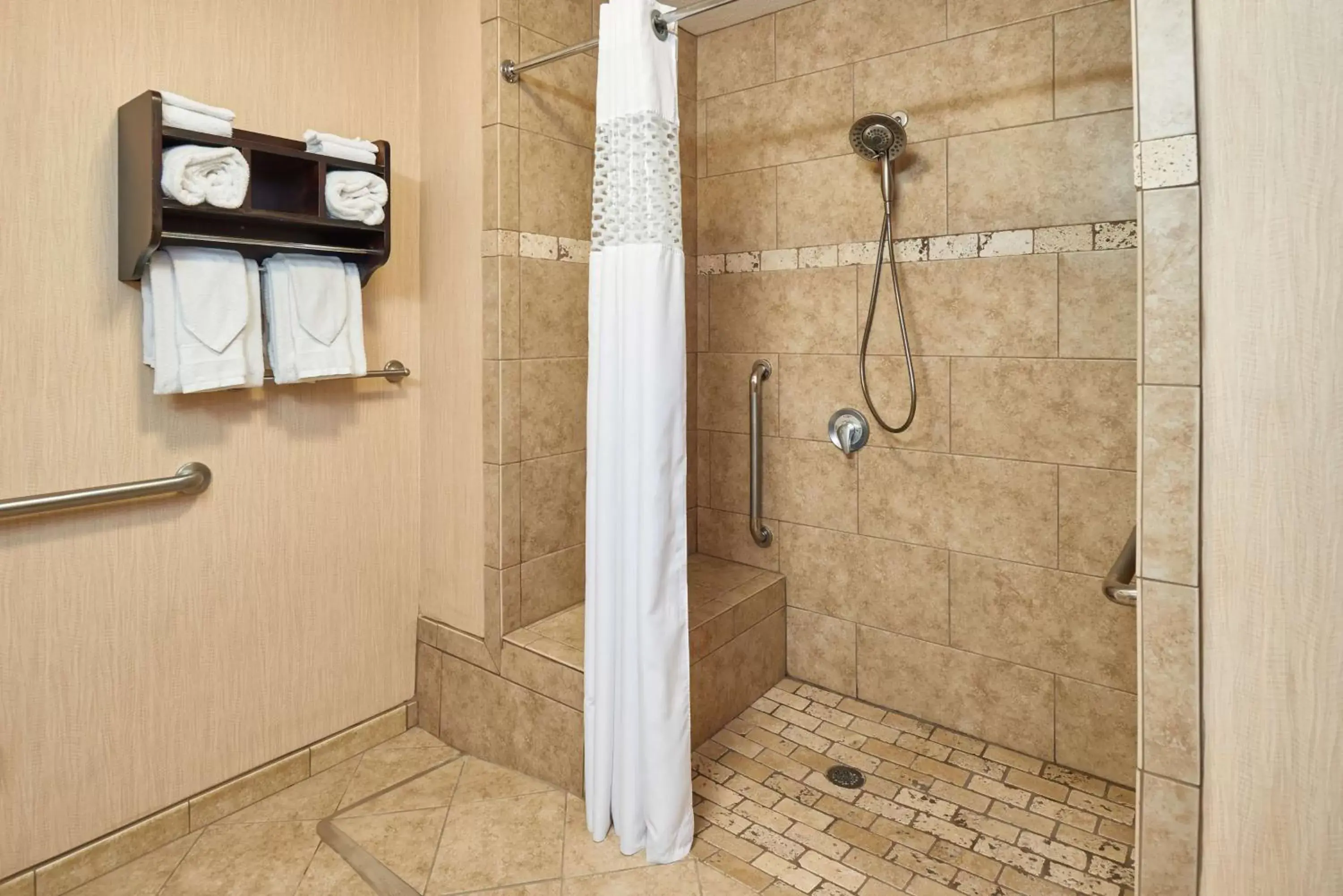 Bathroom in Hampton Inn & Suites Waco-South