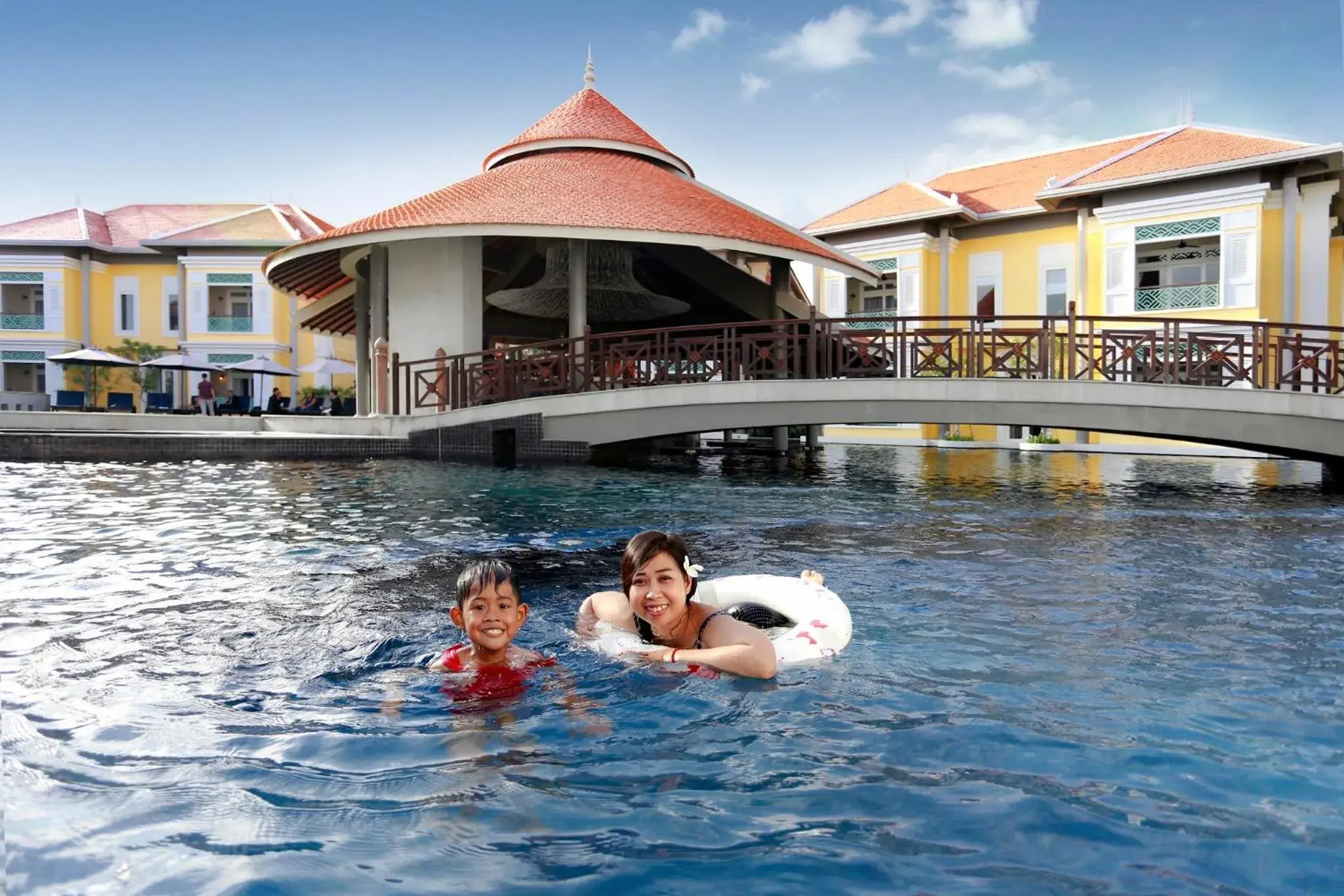 Lounge or bar, Swimming Pool in Memoire Palace Resort & Spa