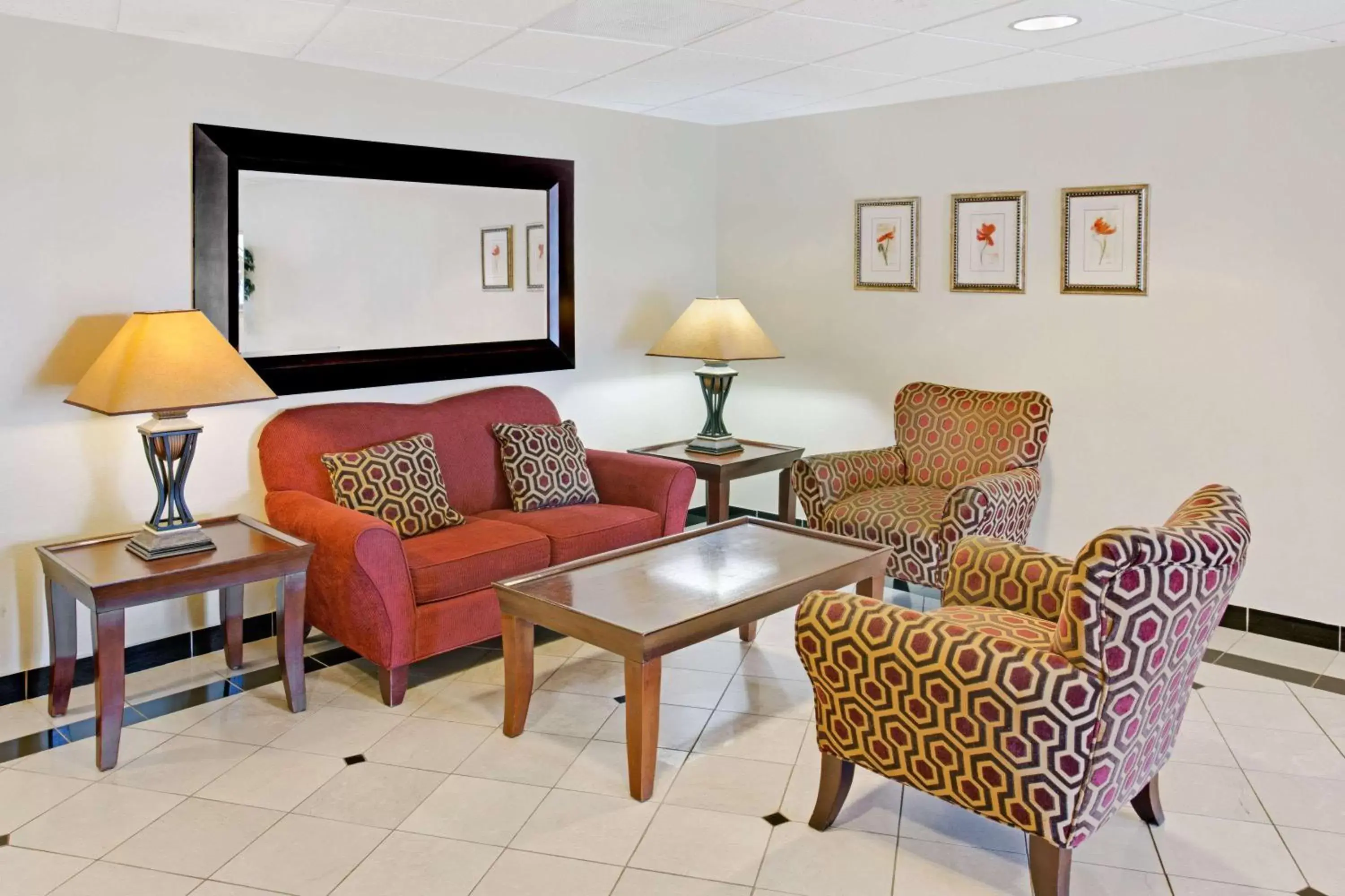 Lobby or reception, Seating Area in Days Inn & Suites by Wyndham Laurel Near Fort Meade