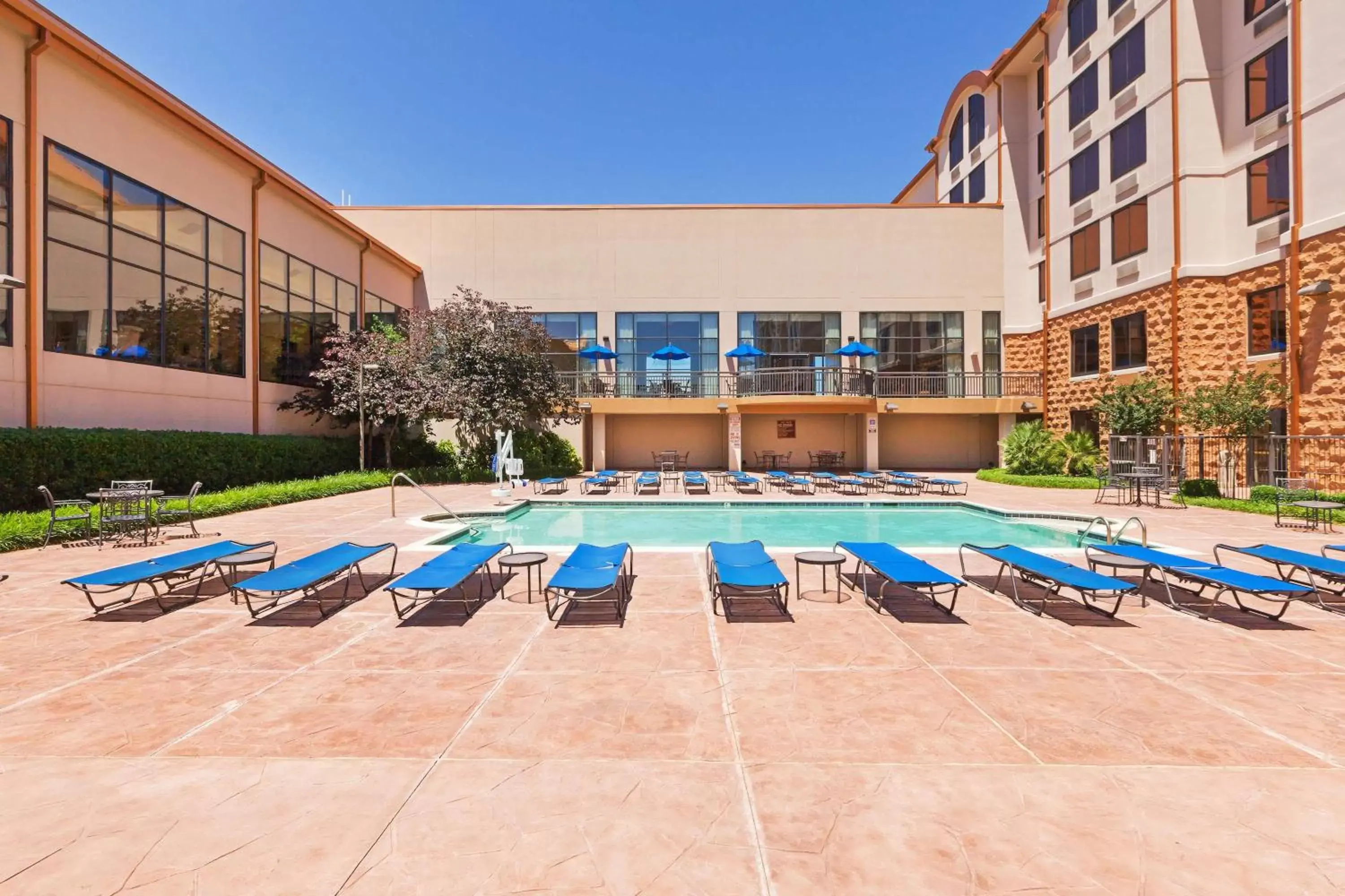 Pool view, Swimming Pool in Hampton Inn & Suites Dallas-Mesquite
